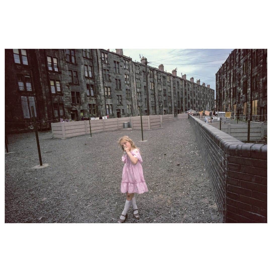 Magnum Photosさんのインスタグラム写真 - (Magnum PhotosInstagram)「"Even though they are in colour, the Glasgow light – its tarnished humidity, its grisaille– gives the photographs something of the timelessness that monochrome bestows" - William Boyd⁠ .⁠ Raymond Depardon's work in Scotland's famously gritty metropolis captured much of what the author saw as the true spirit of the city.⁠ .⁠ Read the foreword from Depardon's book, written by author William Boyd, and see Depardon's seminal images on Magnum at the link in bio.⁠ .⁠ PHOTO: Glasgow. Scotland. 1980.」8月23日 18時01分 - magnumphotos