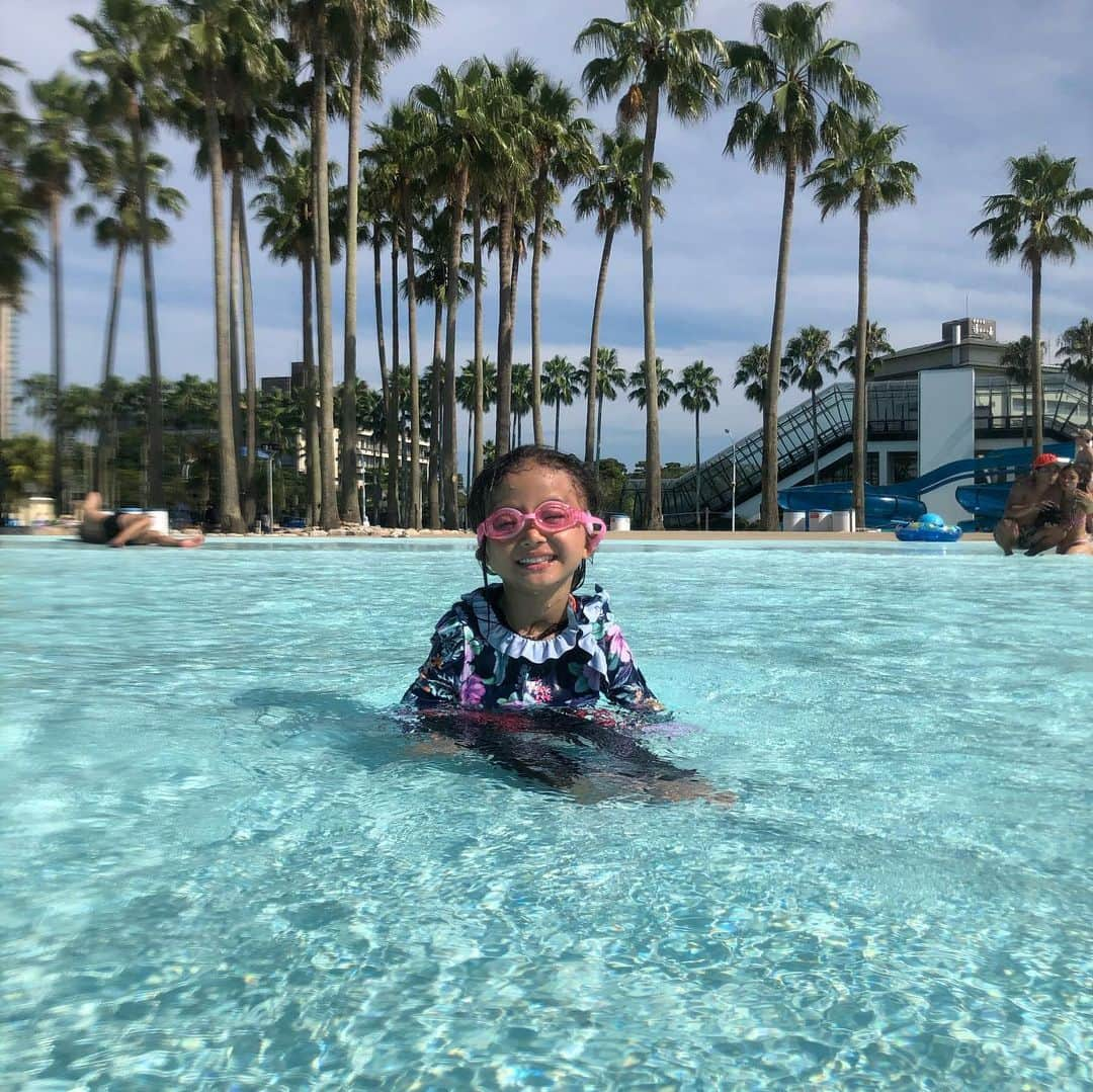 大西宏明さんのインスタグラム写真 - (大西宏明Instagram)「プール🏊‍♂️-バイキング🍽-イルミネーション🌉-温泉♨️-温泉♨️-バイキング🍚-プール👙-温泉♨︎  1泊2日の短い夏休みでしたが全力で楽しみました🤗  #夏休み #家族旅行 #ナガシマスパーランド  #ナガシマジャンボ海水プール  #ナガシマリゾート #なばなの里  #ベゴニアガーデン  #gotoトラベルキャンペーン  #経済活性 #プール #夏 #家族写真  #子供の体力無限大  #幸せな時間  #smile #ほなっ！！」8月23日 18時10分 - ohnishi_hiroaki_0428