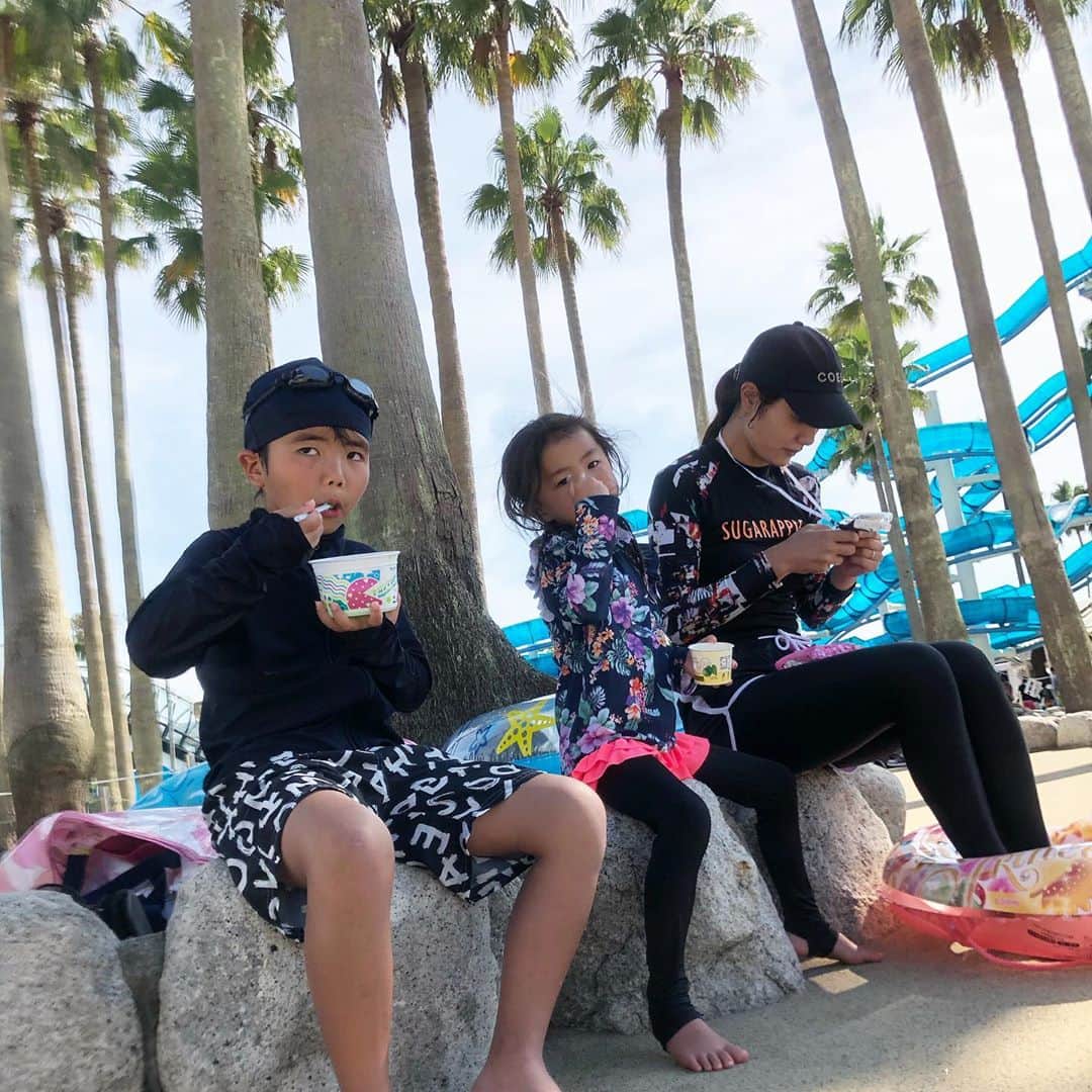 大西宏明のインスタグラム：「プール🏊‍♂️-バイキング🍽-イルミネーション🌉-温泉♨️-温泉♨️-バイキング🍚-プール👙-温泉♨︎  1泊2日の短い夏休みでしたが全力で楽しみました🤗  #夏休み #家族旅行 #ナガシマスパーランド  #ナガシマジャンボ海水プール  #ナガシマリゾート #なばなの里  #ベゴニアガーデン  #gotoトラベルキャンペーン  #経済活性 #プール #夏 #家族写真  #子供の体力無限大  #幸せな時間  #smile #ほなっ！！」