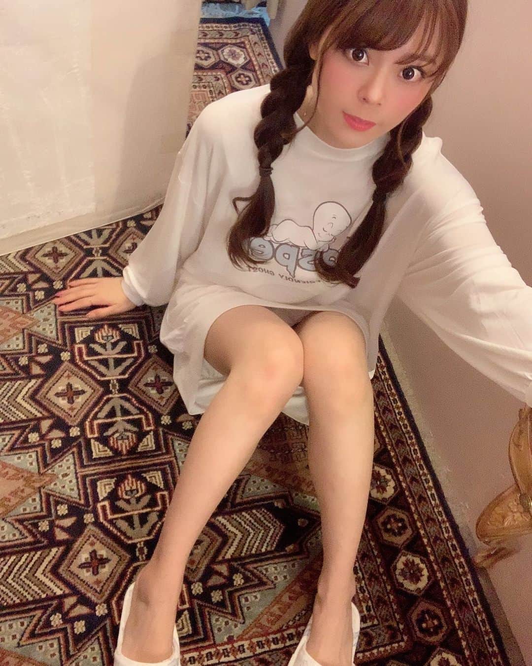 のインスタグラム：「めっちゃ、載せなかったジェラピケ☺️☺️ スタジオの絨毯？のせいか自宅っぽい😌😌😌 . #ジェラピケ　#ジェラートピケ　#パジャマ　#ナイトウェア #撮影会　#撮影会モデル #モデル #model #レースクイーン #高身長 #高女子 #撮影会 #全身 #172cm #スタジオ撮影　#スタジオ撮影会 #撮影好きな人と繋がりたい　#フィルター越しの私の世界  #ファインダー越しの世界  #ひまわり　#一輪の花」