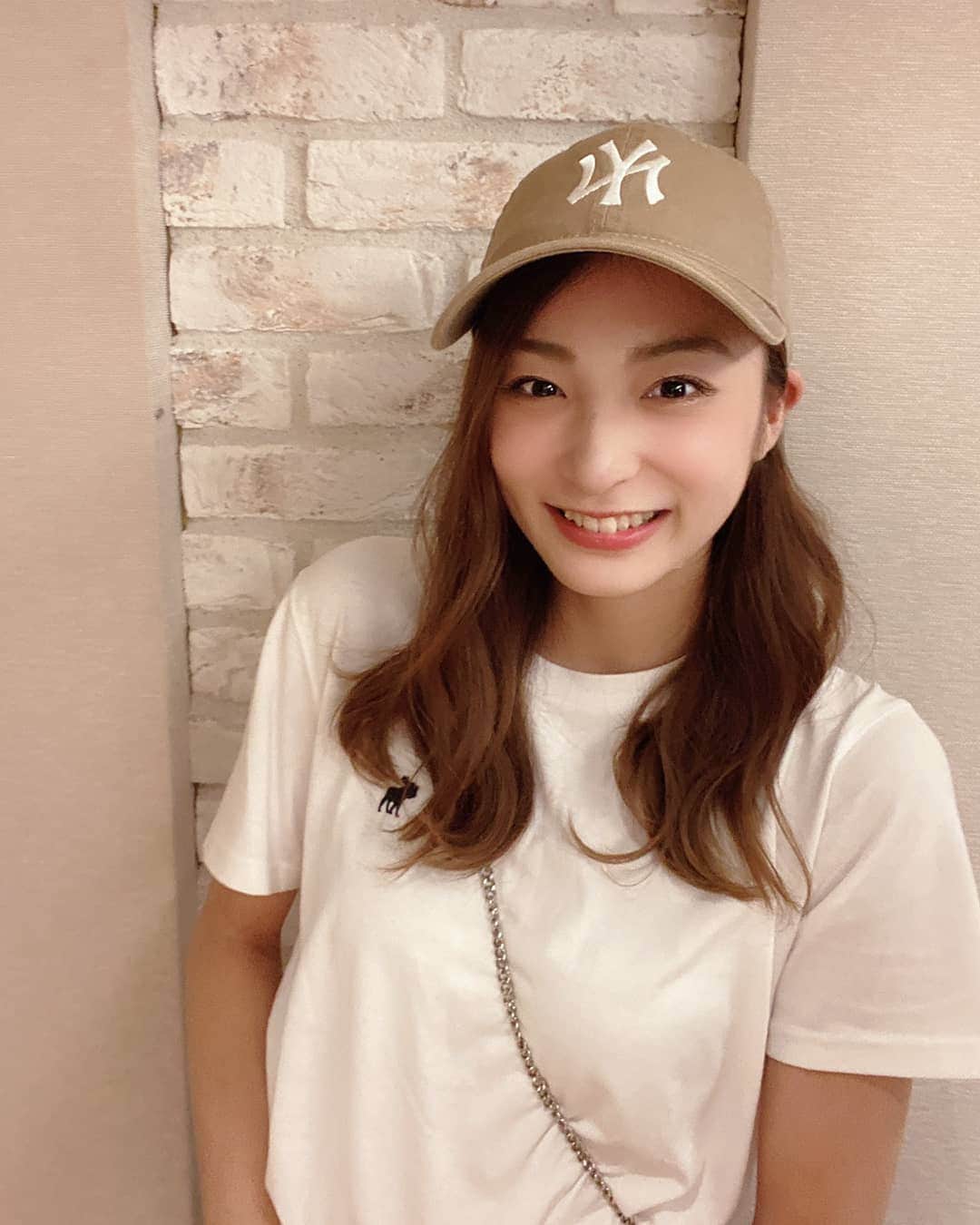 山本花織のインスタグラム：「． 帽子がお気に入り」