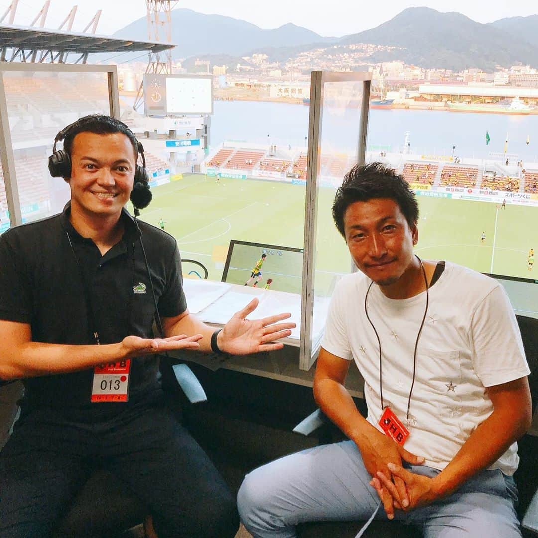 三好ジェームスのインスタグラム：「この後19時からJ２リーグの中継！  ギラヴァンツ北九州vs東京ヴェルディの一戦です。  7連勝中の北九州と3連勝中の東京Ｖ！ どちらも勢いに乗っています。  解説は、山形恭平さんです！  #Jリーグ#J2#DAZN#ギラヴァンツ北九州#東京ヴェルディ#北九州#東京Ｖ#山形恭平 さん#soccer#football #中継」