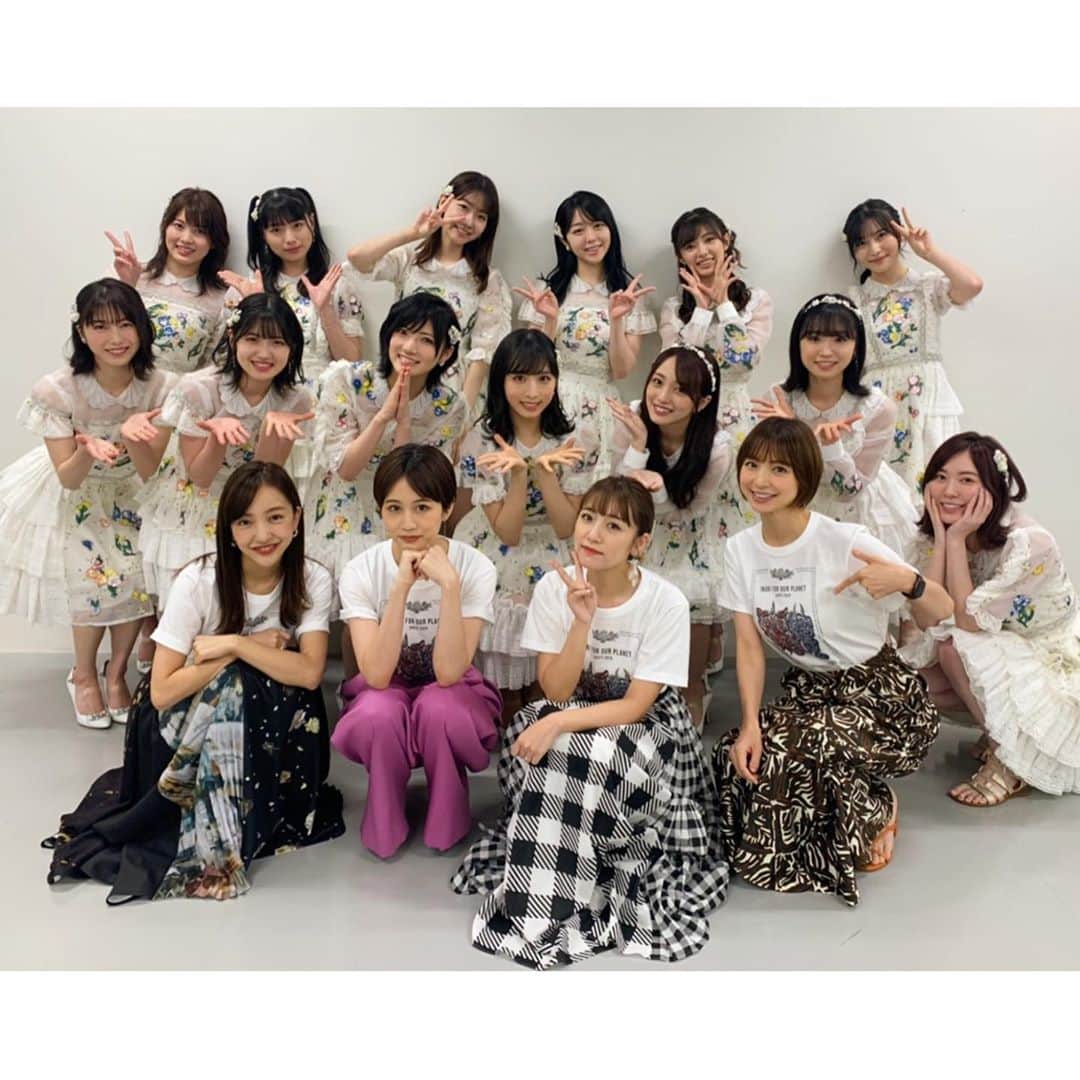 板野友美さんのインスタグラム写真 - (板野友美Instagram)「現役メンバーの皆は とっても白くて天使でした👼🤍  一緒に歌えて懐かしい気持ちになって 一瞬だけ10年前にタイムスリップした 気持ちでした🥺✨素敵な機会をありがとうございました❤️  #AKB48」8月23日 18時40分 - tomo.i_0703