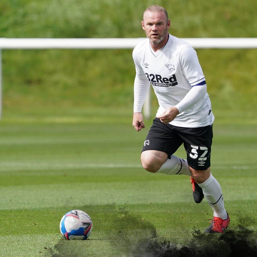 ウェイン・ルーニーさんのインスタグラム写真 - (ウェイン・ルーニーInstagram)「⚪️⚫️🐏 @dcfcofficial」8月23日 18時47分 - waynerooney