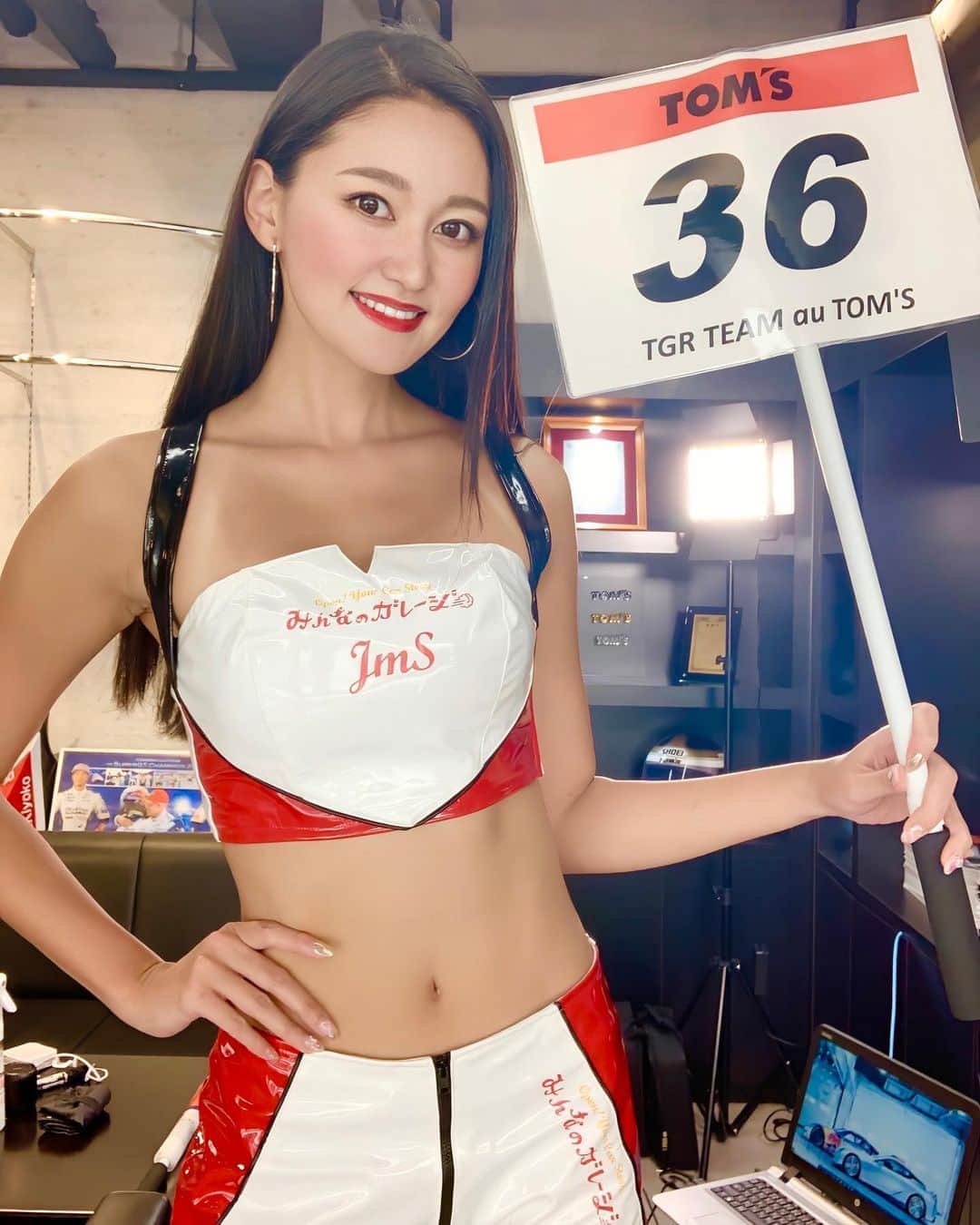 岩波彩華さんのインスタグラム写真 - (岩波彩華Instagram)「SUPER GT Rd.3 @鈴鹿サーキット 決勝✨﻿ ﻿ 🧡36号車は予選12位→決勝3位🏁﻿ 💙37号車は予選11位→決勝7位🏁﻿ ﻿ SCが何度も入る波乱のレースでウェイトハンデもある中、 凄すぎる結果を残してくれました😆💗﻿ TEAM TOM'S強い、強すぎる…！！！﻿ ﻿ シリーズランキングは﻿ 36号車が41pで1位🥇﻿ 37号車が33pで2位🥈  上位独占中です😏👍🏻﻿ ﻿ そして！36号車関口選手は今日のレースでGT100戦目👏🏻﻿ おめでとうございます🥳﻿ ﻿ 第3戦も沢山の応援本当にありがとうございました🥰﻿ ﻿ 次戦は9/12・9/13 @ツインリンクもてぎ！﻿ 引き続き一緒に熱い応援を宜しくお願い致します🔥🔥🔥﻿ ﻿ #toms #tomsracing #teamtoms #jms #jmsgg #toyota #supra #au #keeper #36号車 #37号車 #レースクイーン #racequeen #supergt #supergt2020 #sgt #sgt2020 #followme #model #japanesegirls #ジェームス #ジェームスガレージガールズ」8月23日 18時57分 - syk.i