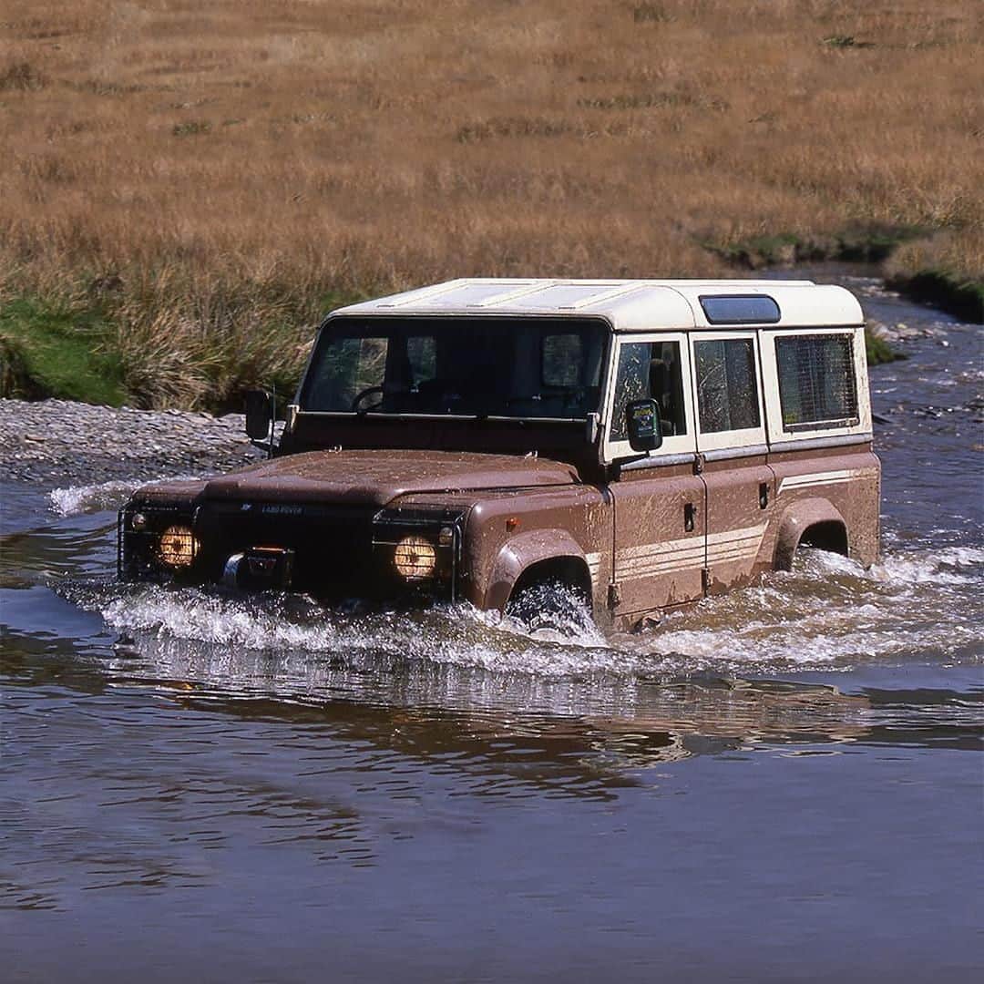 Land Roverさんのインスタグラム写真 - (Land RoverInstagram)「Reflecting on the #LandRover One-Ten, which took on extraordinary adventures around the world going up, over and across just about anything. Share your own stories and photos using #ShapeOfAdventure   #OneTen #OffRoad #Adventure #Expedition #Travel #Wading」8月23日 19時00分 - landrover