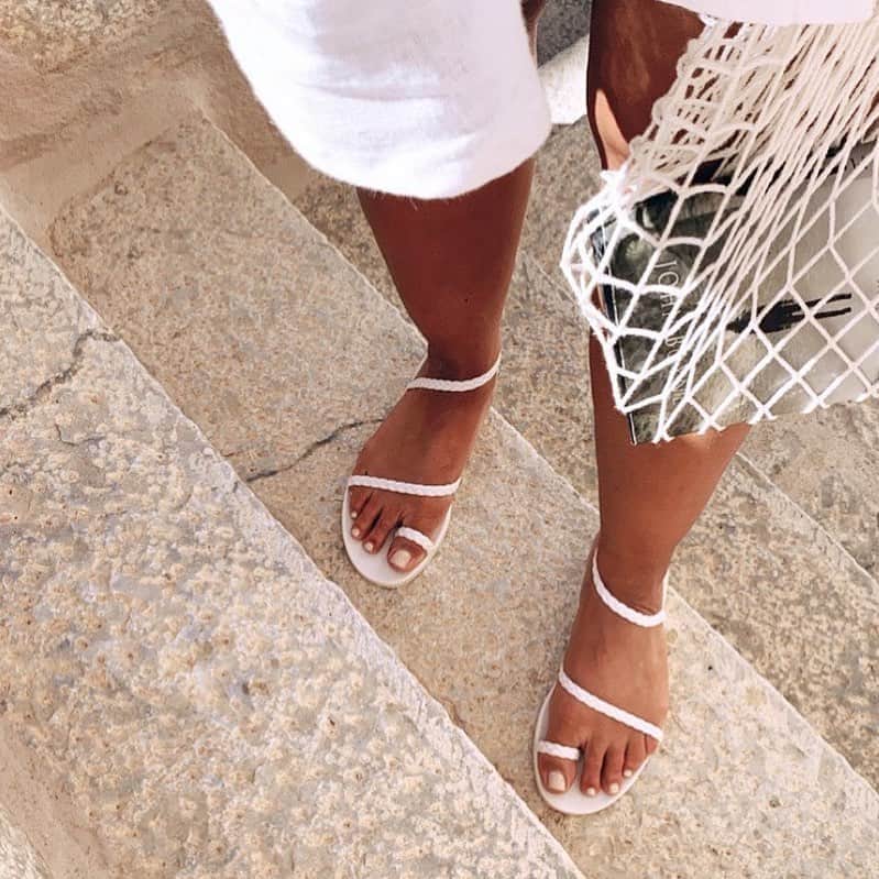 アンシャングリークさんのインスタグラム写真 - (アンシャングリークInstagram)「@thaliatserevegou in her AGS summer uniform 🤍🤍🤍 Wearing the Eleftheria Jelly sandals in White ⛅️  #AncientGreekSandals」8月23日 19時07分 - ancientgreeksandals