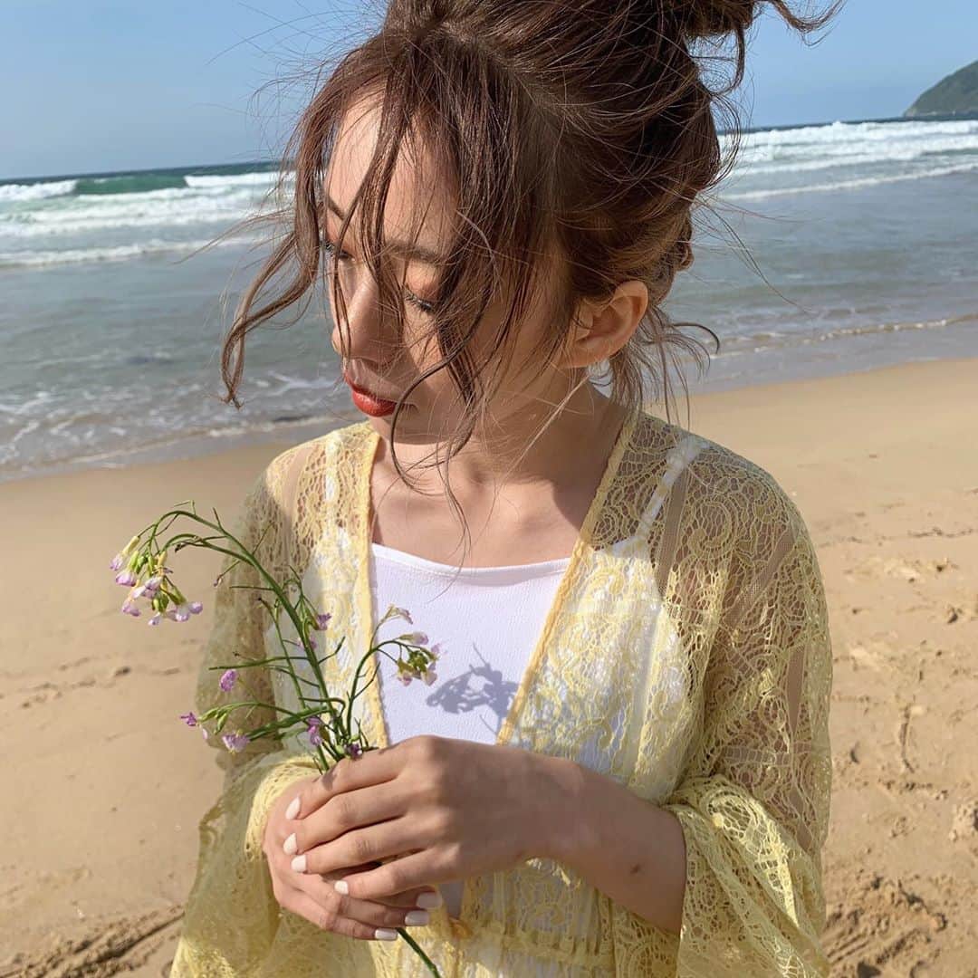 塩川裕美のインスタグラム：「. . 🏄‍♀️🏄‍♀️🏄‍♀️ . . . .  #インナーカラー #インナーカラーボブ #福岡美容室 #暗髪 #サロンモデル #ヘアカタ #ポートレート #被写体 #撮影 #福岡 #天神 #透明感黒髪 #ボブヘアー #福岡サロモ #hairstyle #haircolor #今日のコーデ　#おちびコーデ #低身長コーデ」