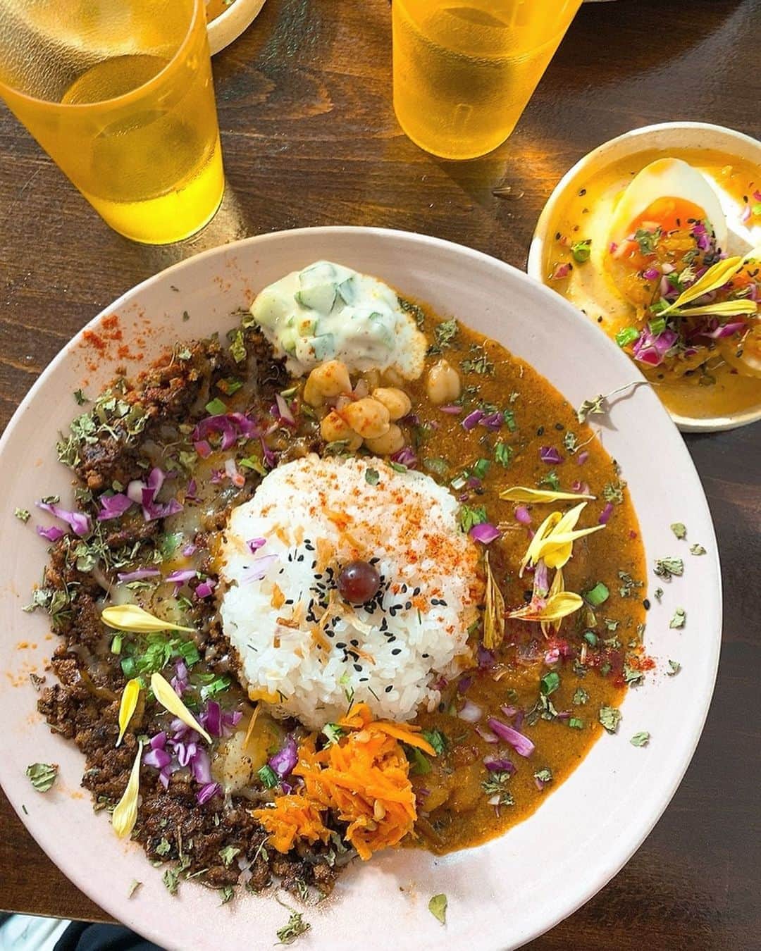 橘ひと美さんのインスタグラム写真 - (橘ひと美Instagram)「カレーは飲み物🍛 ・ ・ ・ #curry #カレーの惑星 #下北沢 #shimokitazawa #food #japan #キーマカレー #濃厚えびカレー」8月23日 19時08分 - h1t0mi_0210