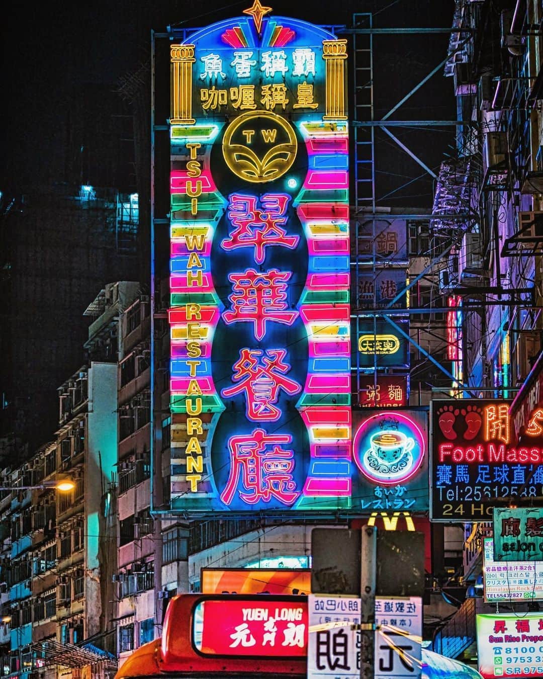 HAYAMI HANNAH ハナさん ど田舎のインスタグラム：「Huge memories! I heard this signboard was removed in Jordan. 😢🇭🇰 この看板取り外されたそうです😭哀しい : :    #hayamihannah  #Picsofhk #香港 #Sonyimagegallery  #discoverhongkong #instameethk⁠ #awesomehongkong  #hongkongphotography⁠ #unlimitedhongkong  #exploringhongkong⁠ #hongkongstreets  #hongkongnight  #hkphotography ⁠ #hongkong  #hongkonglifestyle #Hongkonginsta  #hongkongstreetphotography⁠ #visualhongkong  #reframinghk  #travelphotography  #sonyimages #moodygrams⁠  #asianlens #letsguide #Eyeempohoto #アガる香港 #yourshotphotographer  #localiiz #capitalshooters  #adorama」