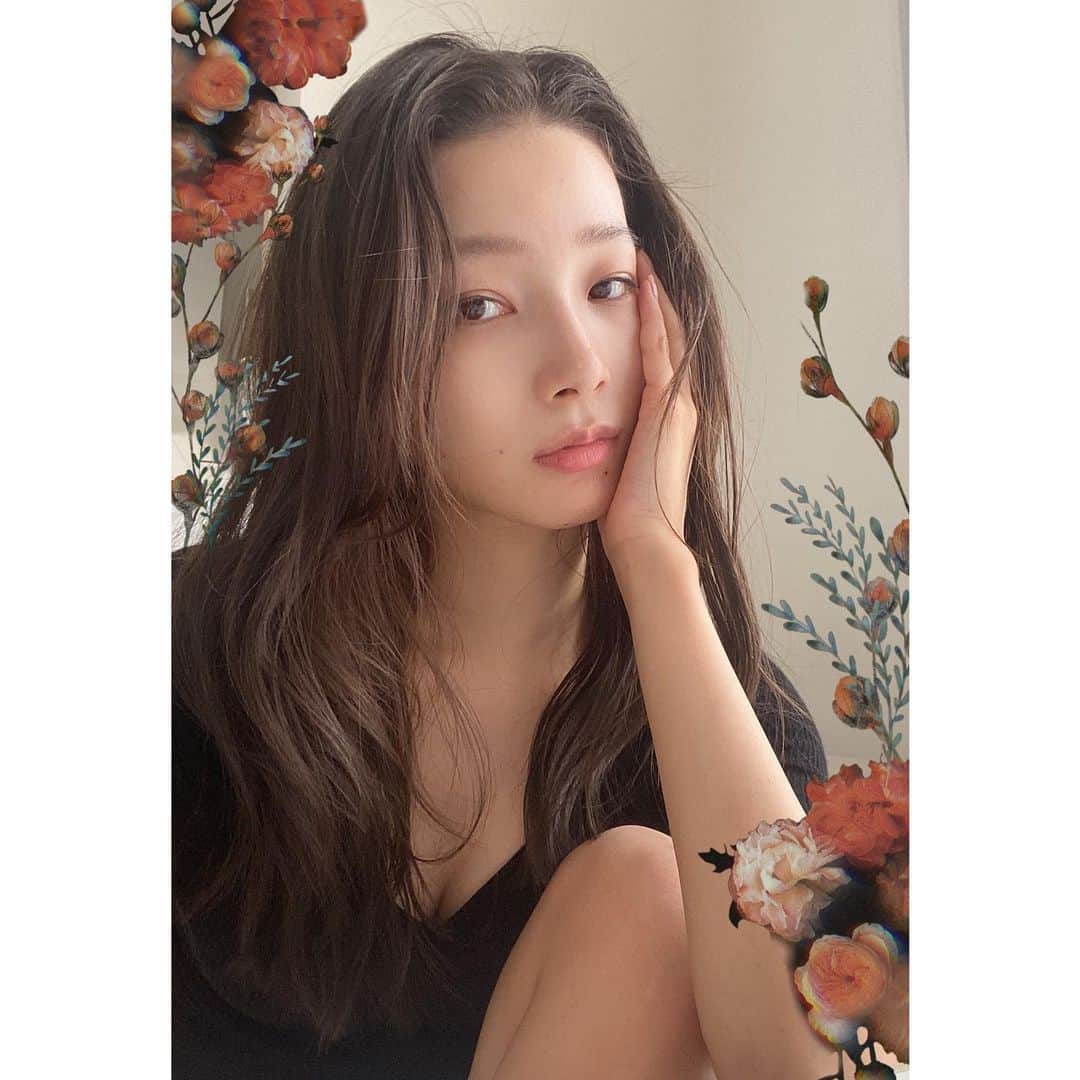 江田友莉亜のインスタグラム：「オレンジヘアも短いのも とても好評で嬉しい😇‼︎  そして髪乾かす時間が激減して最高🙌🏻🙌🏻🙌🏻」