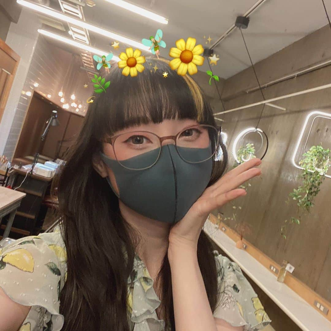 RinRinさんのインスタグラム写真 - (RinRinInstagram)「Congratulations! 🥳✨ new open @number76_nail_eyelash ! 💅🏻@number76_nail_eyelash のニューオープンおめでとうございます🎊！💅🏻 . ネイリストの @number76_chisako はじめて会ってて、すごく話しやすく優しかった〜☺️💕その時！ハニー🍯のテーマしたヌアンスネイルを頼んで、すごく可愛く出来あがりました🍯✨ @number76_tokyo のスタッフのみんなもネイルしてるから今度みんなのネイルも見てみてください〜✨ I met nailist @number76_chisako for the first time and she was super kind and easy to talk to☺️💕I asked for a nuanced honey-themed nails and this was the result🍯✨ so cute! She also does @number76_tokyo ‘s staff’s nails too~ check them out when you’re there the next time! . . 🎀 My nails pictured here were sponsored by @number76_nail_eyelash  🎀今回のネイルは @number76_nail_eyelash のサービス提供でした。 . . 💅🏻 #rinrindollnails  . . #rinrindoll #japan #tokyo #omotesando #japanesenails #tokyonails #omotesandonailsalon #tokyonailsalon #japanesenailart #japanesenailsalon #japanesegel #gelnails #nuancenail #ネイル #夏ネイル #蜂蜜ネイル #ヌアンスネイル #東京ネイルサロン #表参道ネイルサロン #summernails #honeynails #number76 #number76tokyo #number76nail」8月23日 19時37分 - rinrindoll