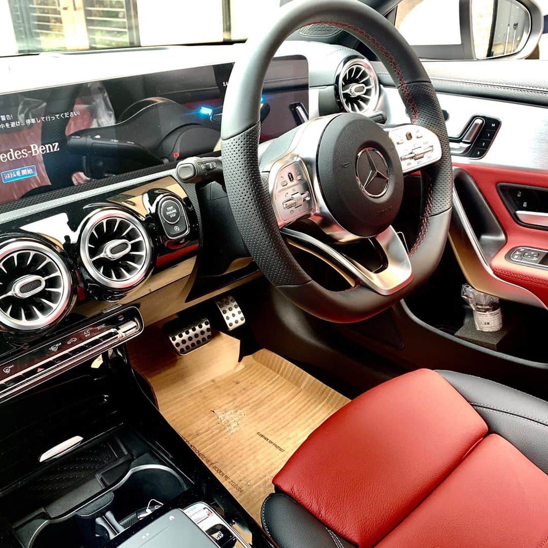 設楽洋さんのインスタグラム写真 - (設楽洋Instagram)「メルセデス新製品の乗り比べ…🚙✨ サスガどれも良く出来てます❣️  #Mercedes #GLA #CLA #メルセデス #ベンツ #新型車」8月23日 19時38分 - taracyan3
