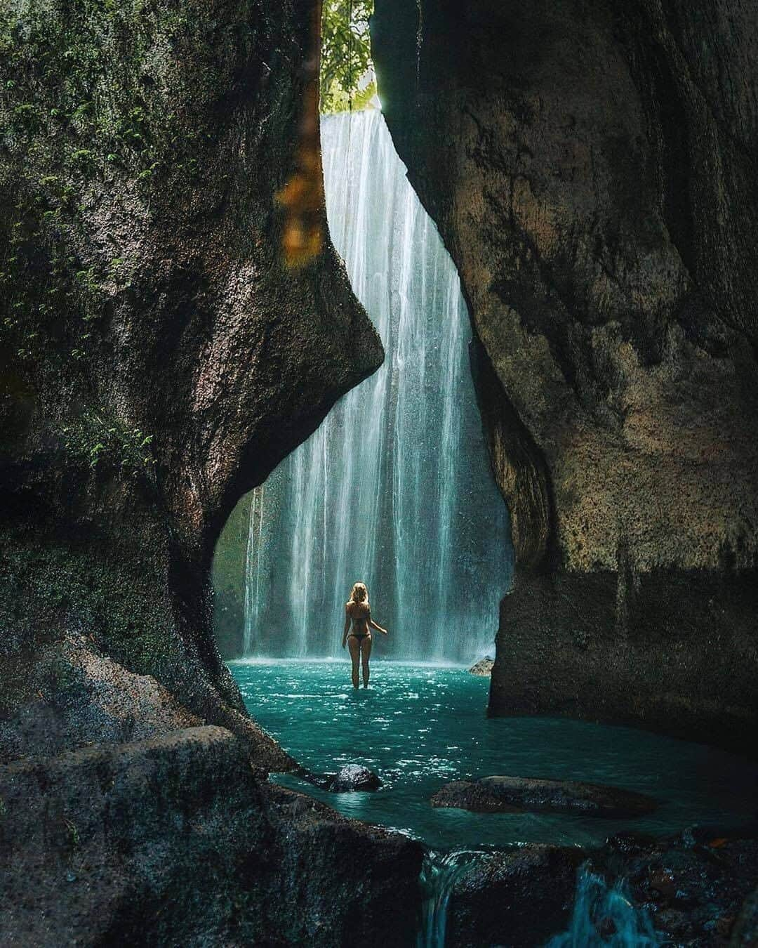 Discover Earthさんのインスタグラム写真 - (Discover EarthInstagram)「I just love waterfalls ! "Venturing through the winding caves, you become immersed in an otherworldly jungle environment. A narrow pathway of rocks and water eventually opens up to a very distinct and beautiful natural wonder. ✨ . 📷 @josemostajo "  🇮🇩 #Discoverbali with @eyeofshe  #bali #indonesia #waterfallsofinstagram  #hiddenwaterfall」8月23日 19時30分 - discoverearth