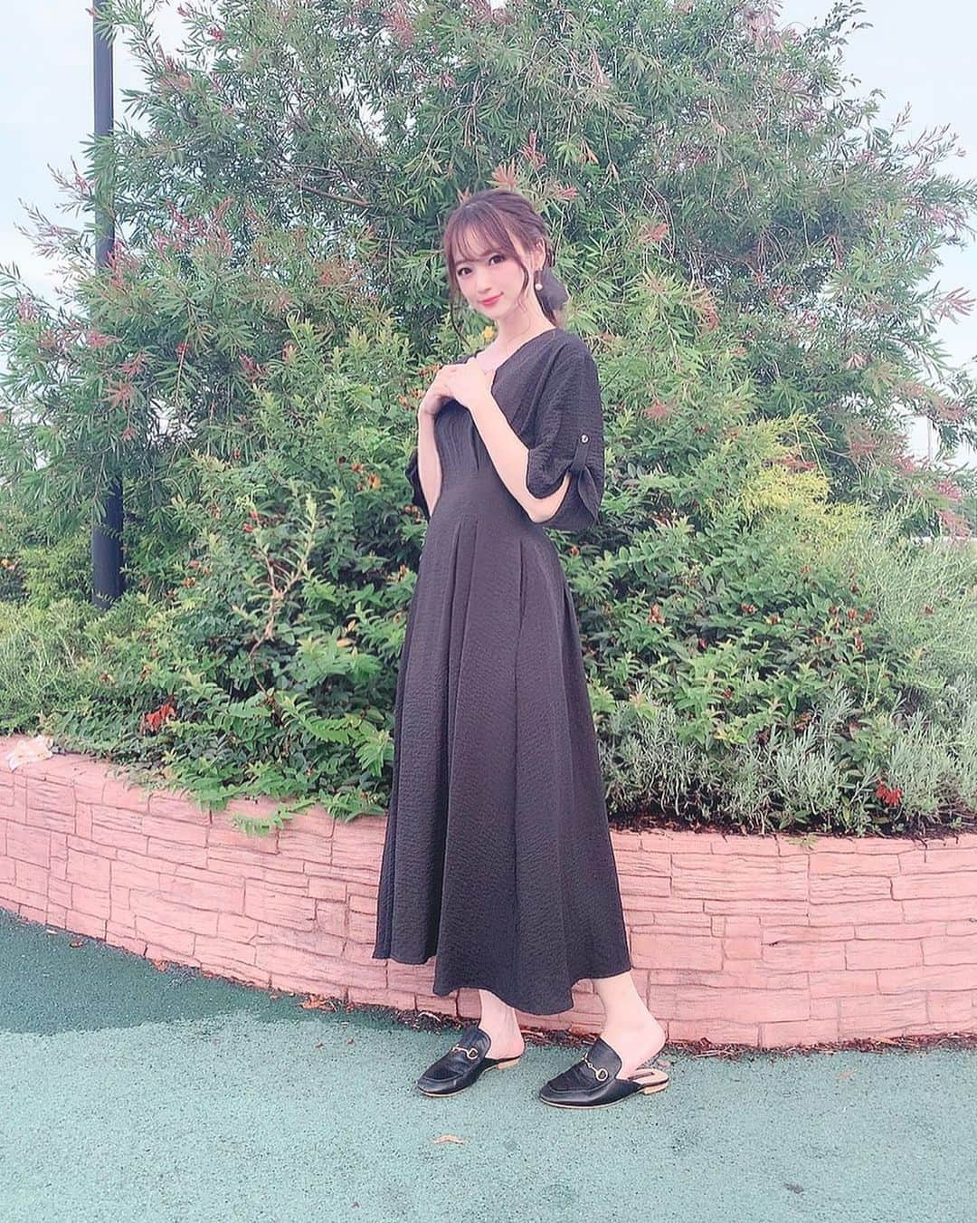 小越しほみさんのインスタグラム写真 - (小越しほみInstagram)「珍しく涼しかったから 久しぶりに全身真っ黒🌚 ・ 魔女宅のコスプレできそう🤭💓 ・ ・ ・ ・ ・ #mieliinvariant #ミエリインヴァリアント #onepiece #ワンピース #ootd #cordinate #コーディネート #instafashion #ファッション #fashion #ブラックコーデ #黒ワンピ #魔女の宅急便」8月23日 19時33分 - shihomi1129