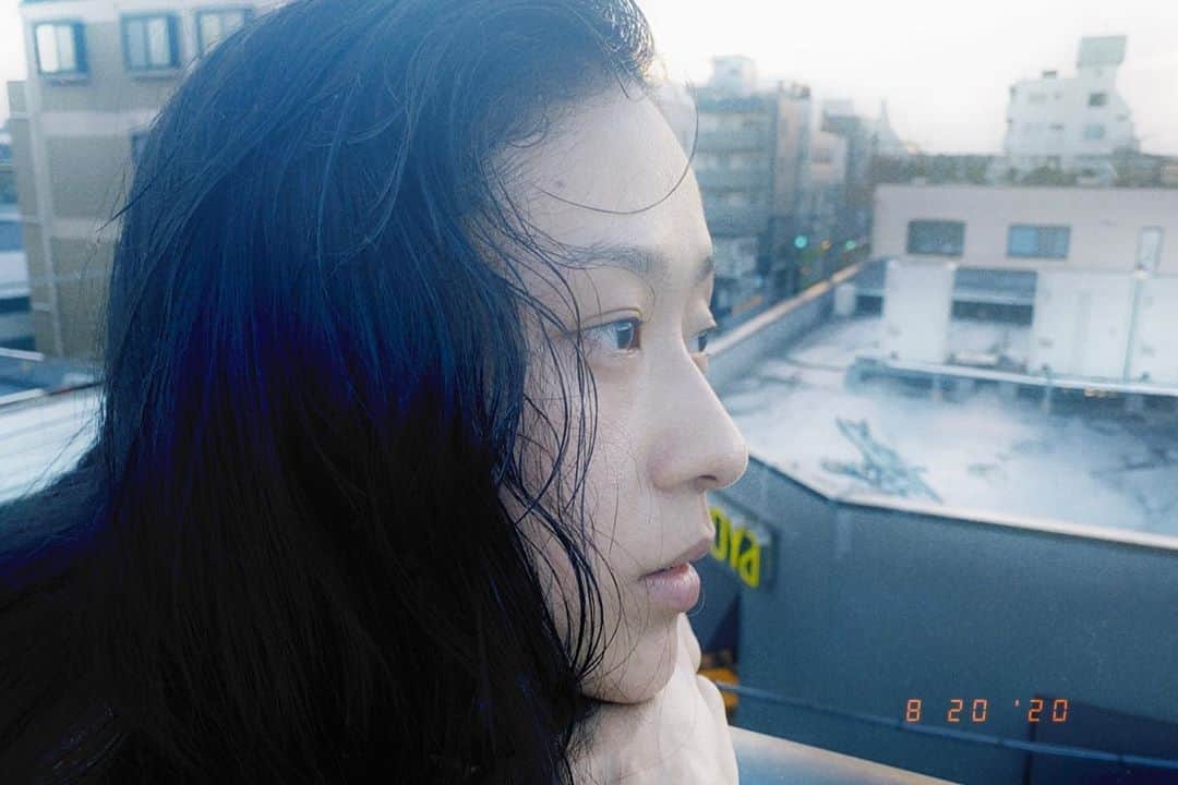 廣岡聖さんのインスタグラム写真 - (廣岡聖Instagram)「突然の大雨だって楽しんでしまえばこっちのもんよ☺︎ #すっぴん通ります#失礼いたしました」8月23日 19時34分 - hirooka_hijiri