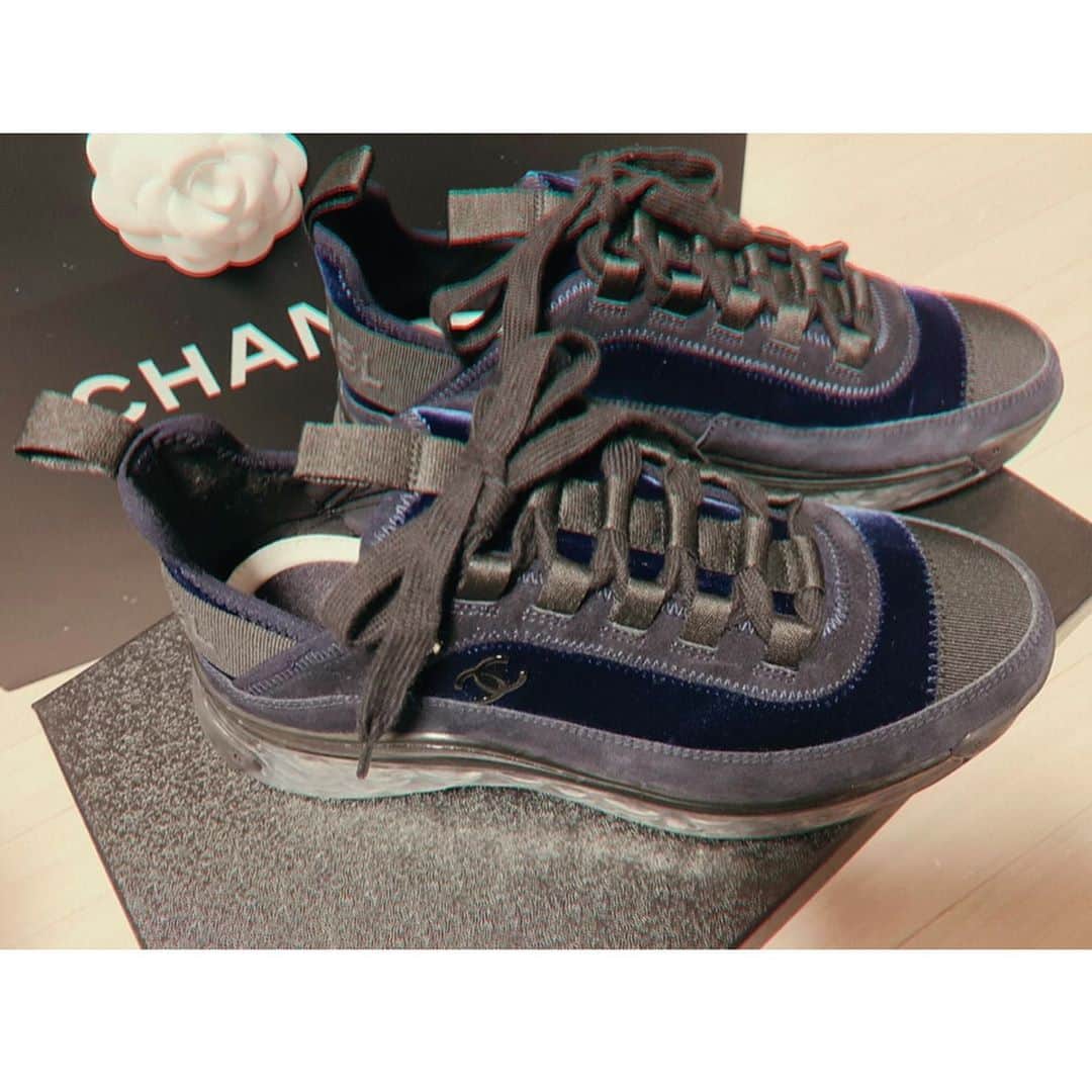 中川ジュリアのインスタグラム：「スニーカー👟　#chanel」