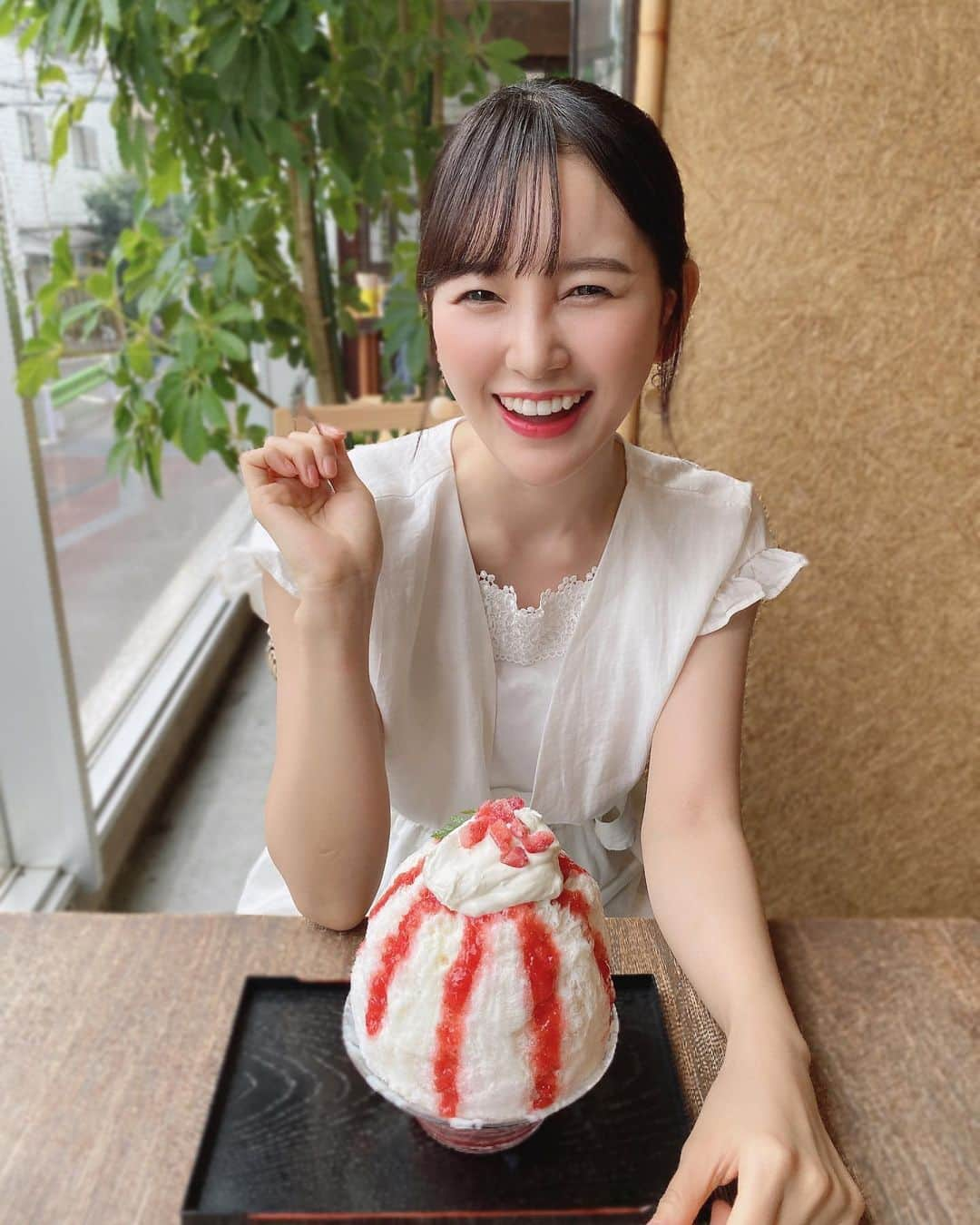 兒玉遥さんのインスタグラム写真 - (兒玉遥Instagram)「🍧【 #和キッチンかんな 】﻿ ﻿ かき氷食べたよ〜❤︎﻿ ﻿ 🍓 #いちごBC を注文しました🥰🥰🥰﻿ ﻿ 奥にあるのは #フロランタン ってメニューだよ！﻿ ﻿ 友達と「夏らしい事したいね！」と、かき氷計画を立てて翌日すぐに行ってきました〜！﻿ ﻿ 思い立ったら即行動！！﻿ お互いのフットワークの軽さに拍手👏です😂笑﻿ ﻿ かき氷をお店で食べるのは4年ぶりくらい！！﻿ ﻿ 注文してからの待ち時間、自分でも驚くほどテンションが上がっていました🥳🥳﻿ ﻿ ビジュアル以上の美味しさ、、、もう、かき氷の虜です🥺🥺🥺﻿ ﻿ 視覚も味覚も幸せいっぱいになりました❤︎﻿ ﻿ ﻿ ごちそう様でした✨﻿ ﻿ #かき氷 @wa_kitchen_kanna」8月23日 19時42分 - haruka_kodama919