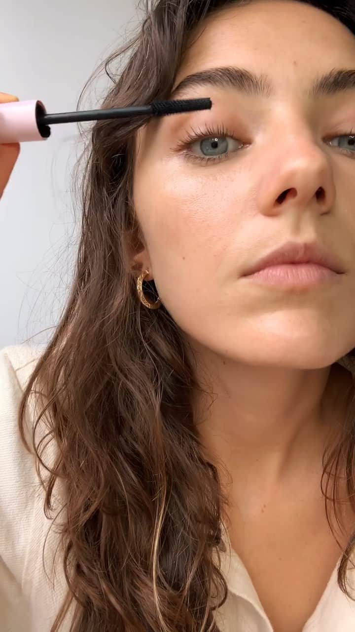 Amelia Zadroのインスタグラム：「Including my fav face massage & products for a natural glow ✨」