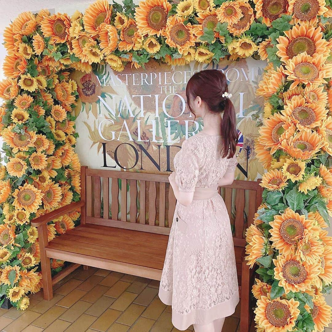 永瀬みなものインスタグラム：「. . ロンドンナショナルギャラリー展🌻🇬🇧 . ずっと行きたかったやつやっと行けた💕 同じ上野でやってたきもの展からはしごしたらボリュームすごくてくたくたになりました😂 . . #av女優 #セクシー女優 #私服 #ワンピース #apweiserriche #ポニーテール #ロンドンナショナルギャラリー展 #きもの展」