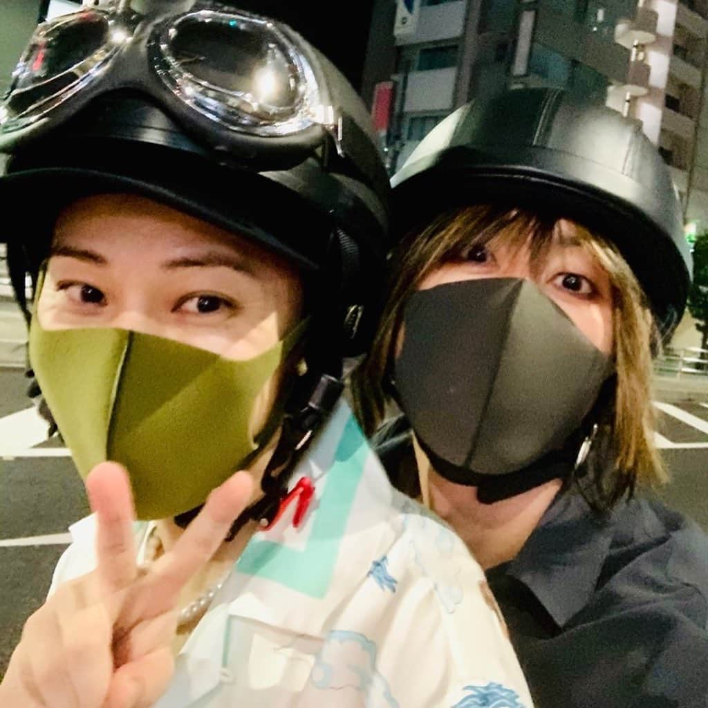 TAKUYA∞さんのインスタグラム写真 - (TAKUYA∞Instagram)「夜風 #UVERworld #TAKUYA∞ #夜風 @gyakutarou #スタバ #こだわりのメニュー #溢す」8月23日 20時15分 - takuya_world_official