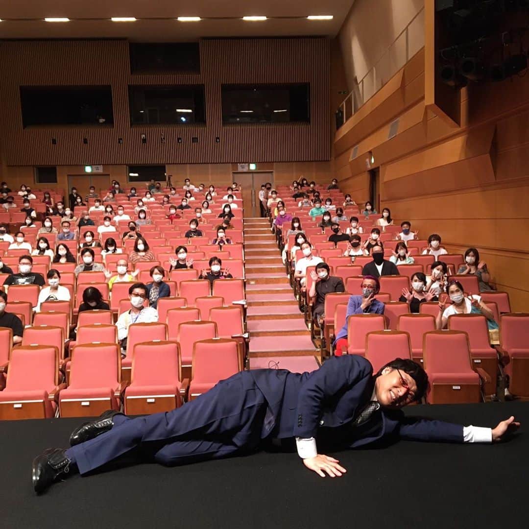 山里亮太のインスタグラム：「ありがとうございました！！！！！！！！ 思いが色々ありすぎるのですが、またお伝えさせてください！！！！！！！！ 今はただ、ありがとうございました！！！！！！！！ #山里亮太の140  #紀伊國屋サザンシアター」
