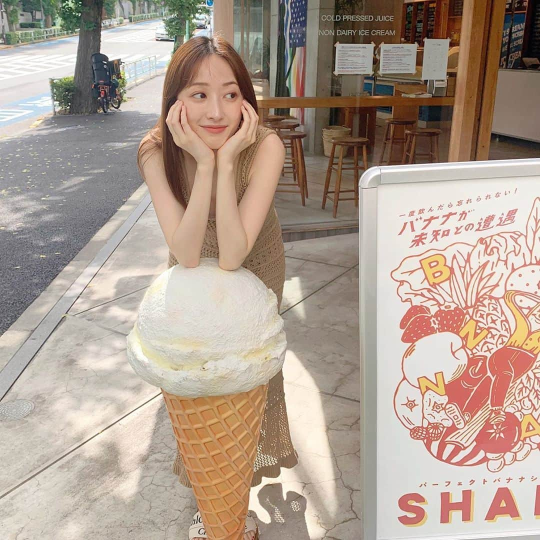 團遥香さんのインスタグラム写真 - (團遥香Instagram)「暑い日はアイスさんへ🍨💛 炭アイス食べた😇  誰と行ったかは... スワイプ？してね😂」8月23日 20時20分 - haruka_dan_official