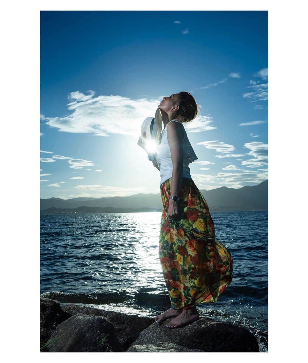 真矢さんのインスタグラム写真 - (真矢Instagram)「・﻿ ・﻿ 風と太陽を感じられる幸せ😌✨﻿ ﻿ だからきっと私はバイクが好きなんだろうな😌🏍✨﻿ ﻿  Model : MAYA Photo : Yusuke Origuchi ﻿ ✴︎﻿ ✴︎﻿ #portrait #photoshoot  #biwako #琵琶湖  #sunset #goldentime #wind #model #maya #真矢 @smile_mayaya  #photographer #yusukeoriguchi #折口祐介 @tetsu24_rd」8月23日 20時27分 - smile_mayaya