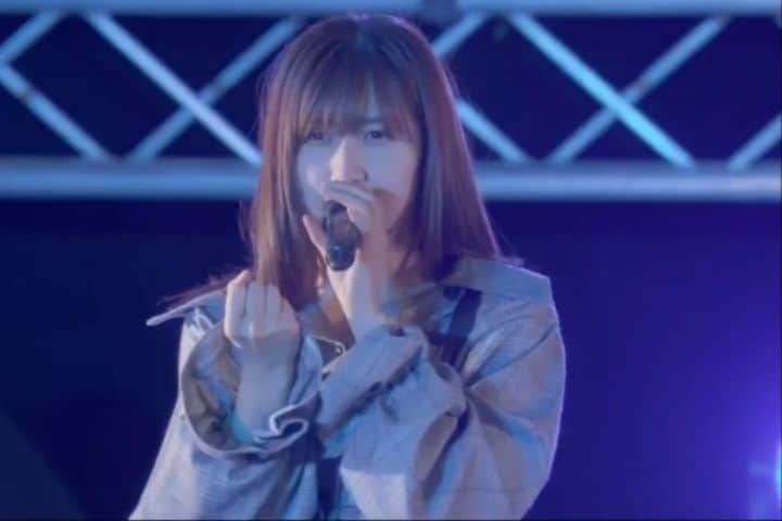 モーニング娘。'20のインスタグラム：「- . 不意に手を繋がれたいけど 無理･･･ . . #佐藤優樹 . .」