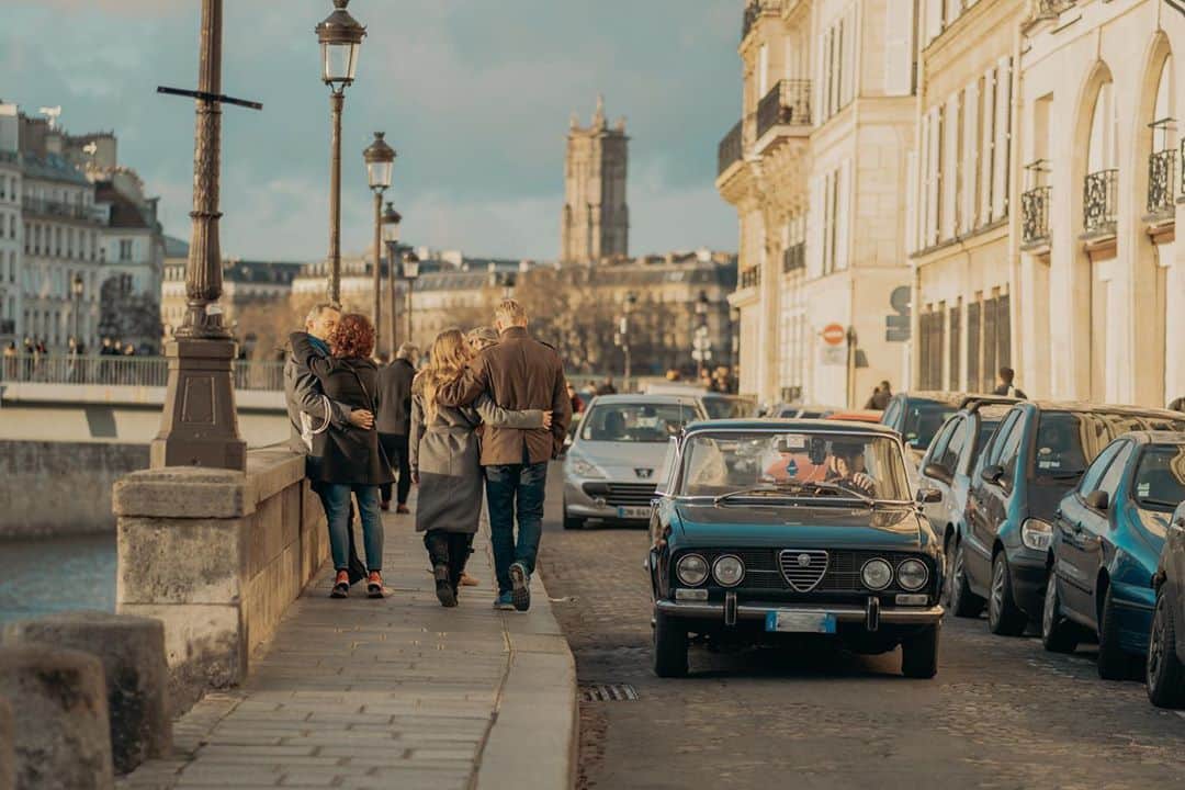 Putri Anindyaのインスタグラム：「I am a romantic. I love to see lovely scenes like this. It’s nice to see couple walking around like the world belongs to them only. I like to guess where they are going to go or how long is their relationship and silly things like that.   But if this frame is a scene from a movie, I think the couples are just strangers who walked by and the driver with his old car would be the main protagonist. I like his car and his expression here a lot.  What do you think?   Oh and i’d put Aline by Christophe as a soundtrack! Color and song Inspired by French Dispatch, again.」