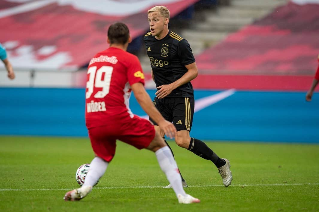 ドニー・ファン・デ・ベークさんのインスタグラム写真 - (ドニー・ファン・デ・ベークInstagram)「Great way to end training camp with a good win in our new European jersey! ⚽️❤️」8月23日 20時38分 - donnyvdbeek