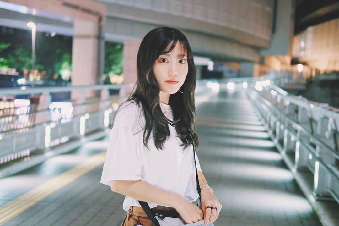 菜々香のインスタグラム：「night🌚🪐🌙  #portraitphotography」