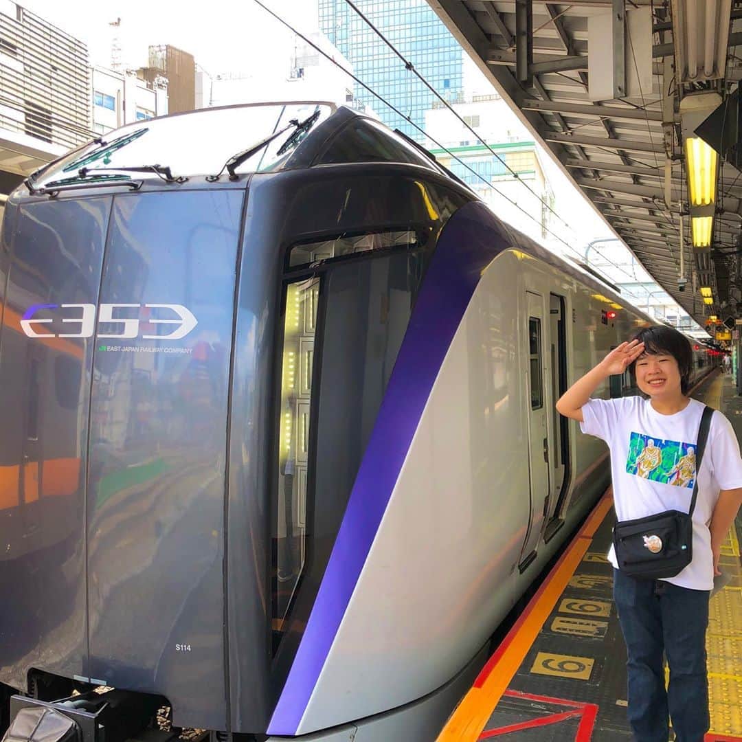 がっちゃんのインスタグラム：「夏休み最終日は、かいじで八王子へ✨ 都民は行動範囲に制限のある短い夏休みでしたが、それなりに楽しかったです😊 また明日から学校頑張ります✨  #中央線 #かいじ #小学生 #鉄分補給 #夏休み #夏休みの思い出 #夏休み最終日 #train #japantrain #japantravel #japantrip #expresstrain #がっちゃん #かっちゃんねる」