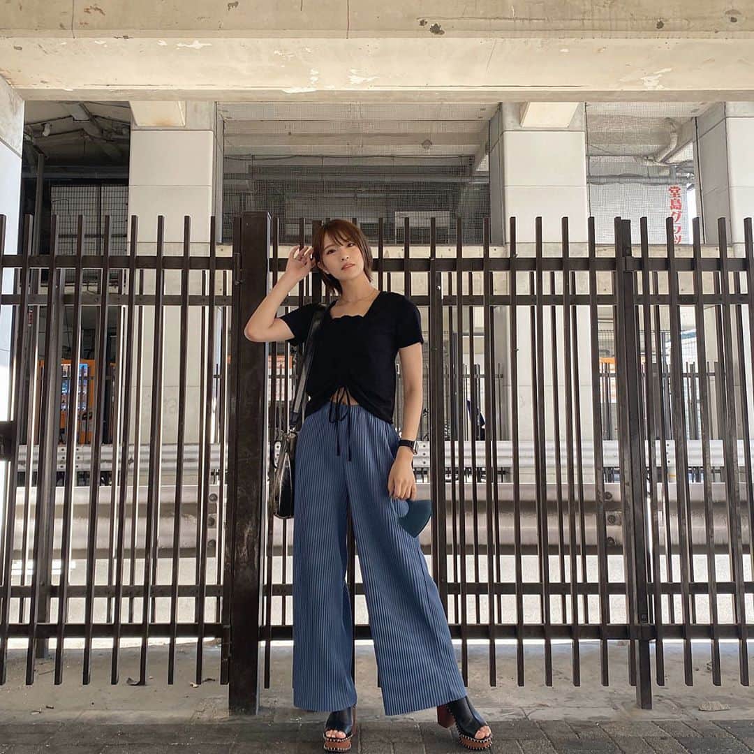 のインスタグラム：「可愛い色のパンツを手に入れました🏷﻿ ﻿ ﻿ #カラーパンツ #LOWRYSFARM #zara」