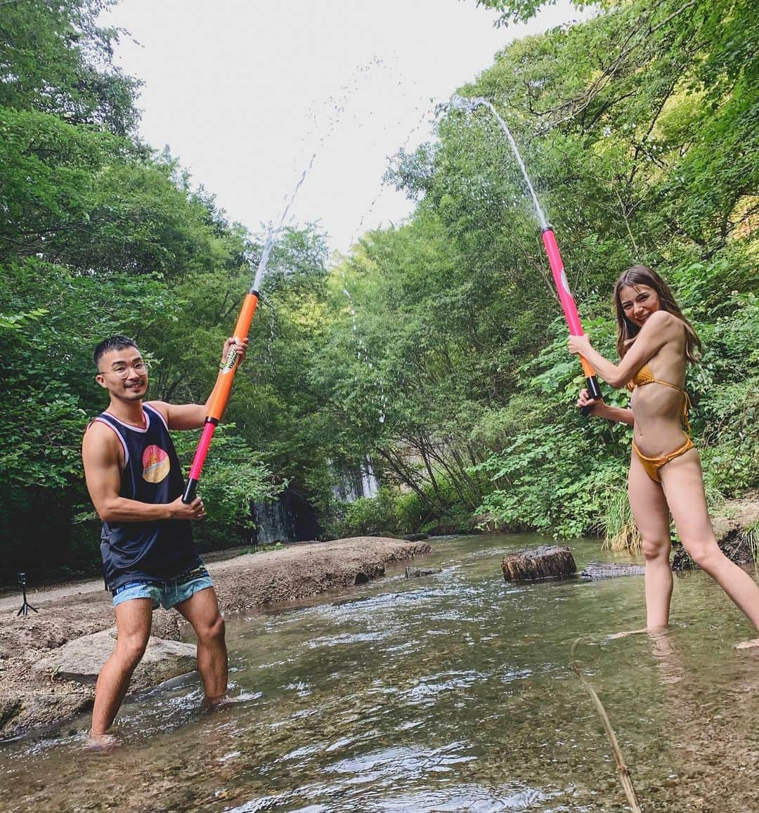 英里子のインスタグラム：「🐸🌿🌲  川の水はだいぶ冷たかったです🥶笑」