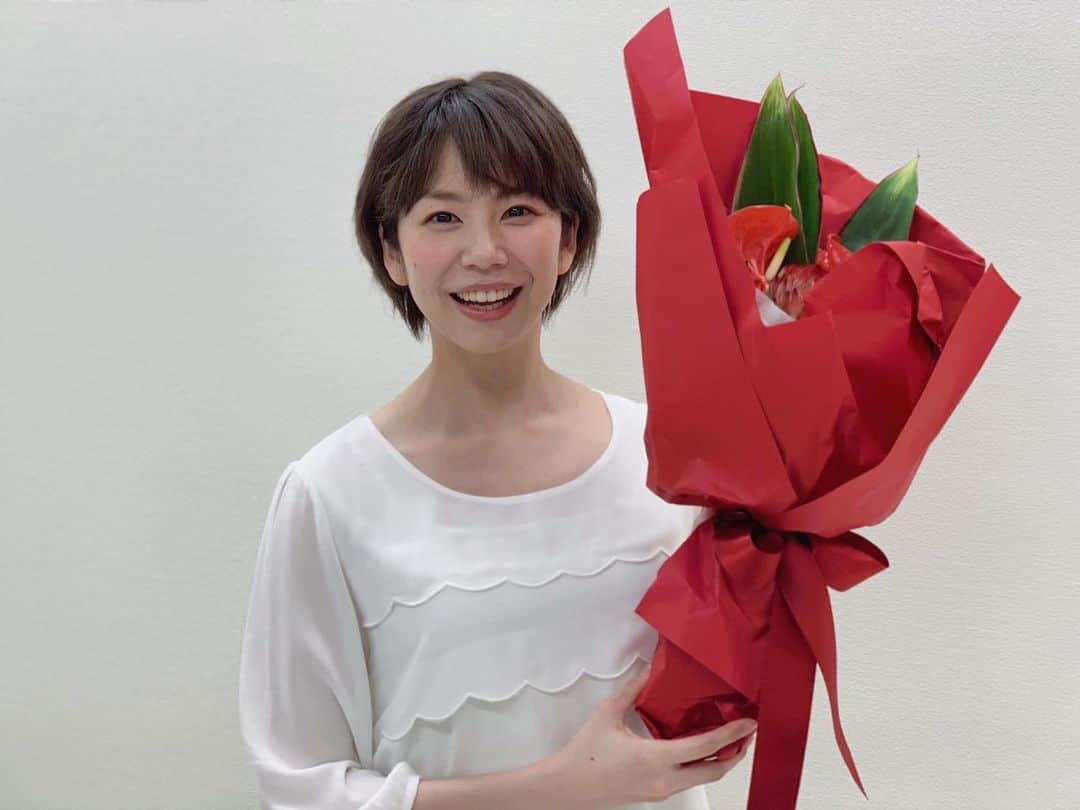 野村麻純のインスタグラム：「. 本日ひとつの作品が無事に終わりました！ 全身の細胞が活性化されるような日々...🧬 刺激と気づきと学び、感謝でいっぱいです。  📸は先日 別の作品を撮り終えたとき🤍💃」