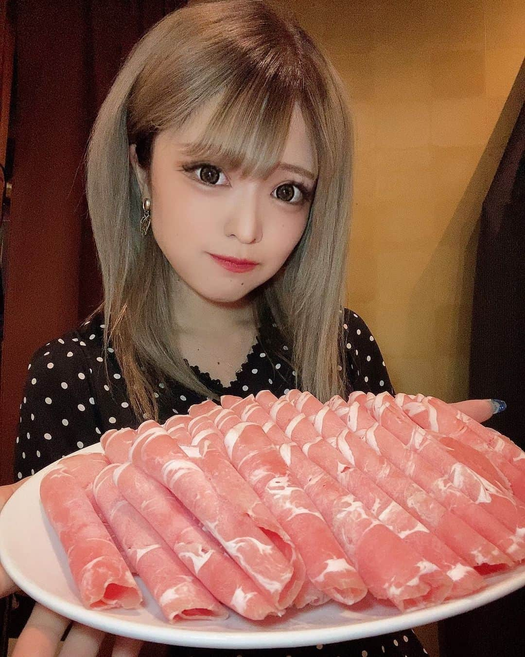 ミランさんのインスタグラム写真 - (ミランInstagram)「💖🐏おいしいラムしゃぶ🐏🐏💖 ・ 今週の火曜日からまた頑張ります🐳 会いに来てね🥺‼️ ・ #夏休み#羊#ラムしゃぶ#ラム肉#エクステお休み#OFF#バーレスクヤバイ#バーレスク東京#グルメ女子#ぐるなび#食べログ#お肉屋さん#🐏#ラムちゃん#明後日から本気出す」8月23日 20時55分 - milan_partyon