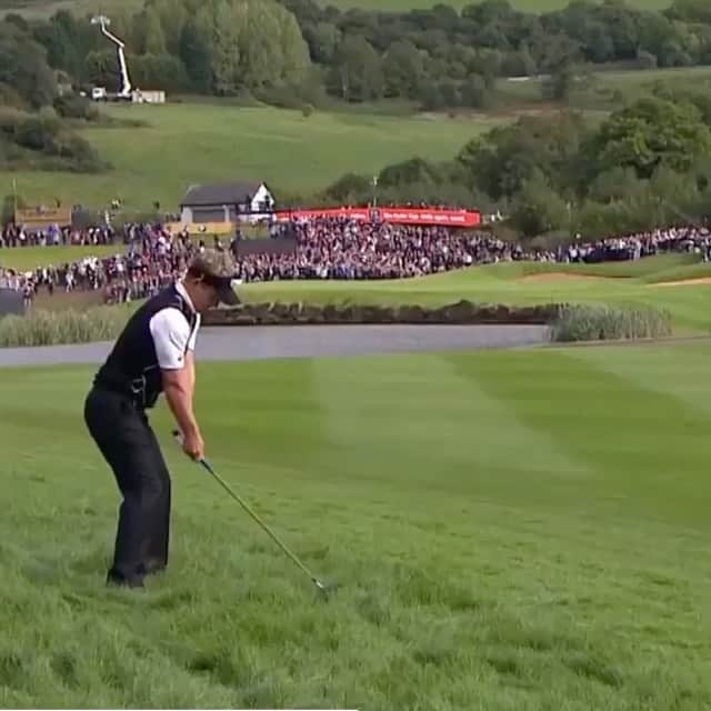 ルーク・ドナルドのインスタグラム：「Throwing it back to the 2010 Ryder Cup at Celtic Manor, what a wet and wild week it was!   Me to Poults - “I think I can muscle my hybrid onto the green”   Poults - “Well don’t eff it up, it’s foursomes and we’ll lose the hole”  Or something like that 😜🤣  Good luck to all those finishing up at Celtic Manor today in the #ispshandawalesopen」