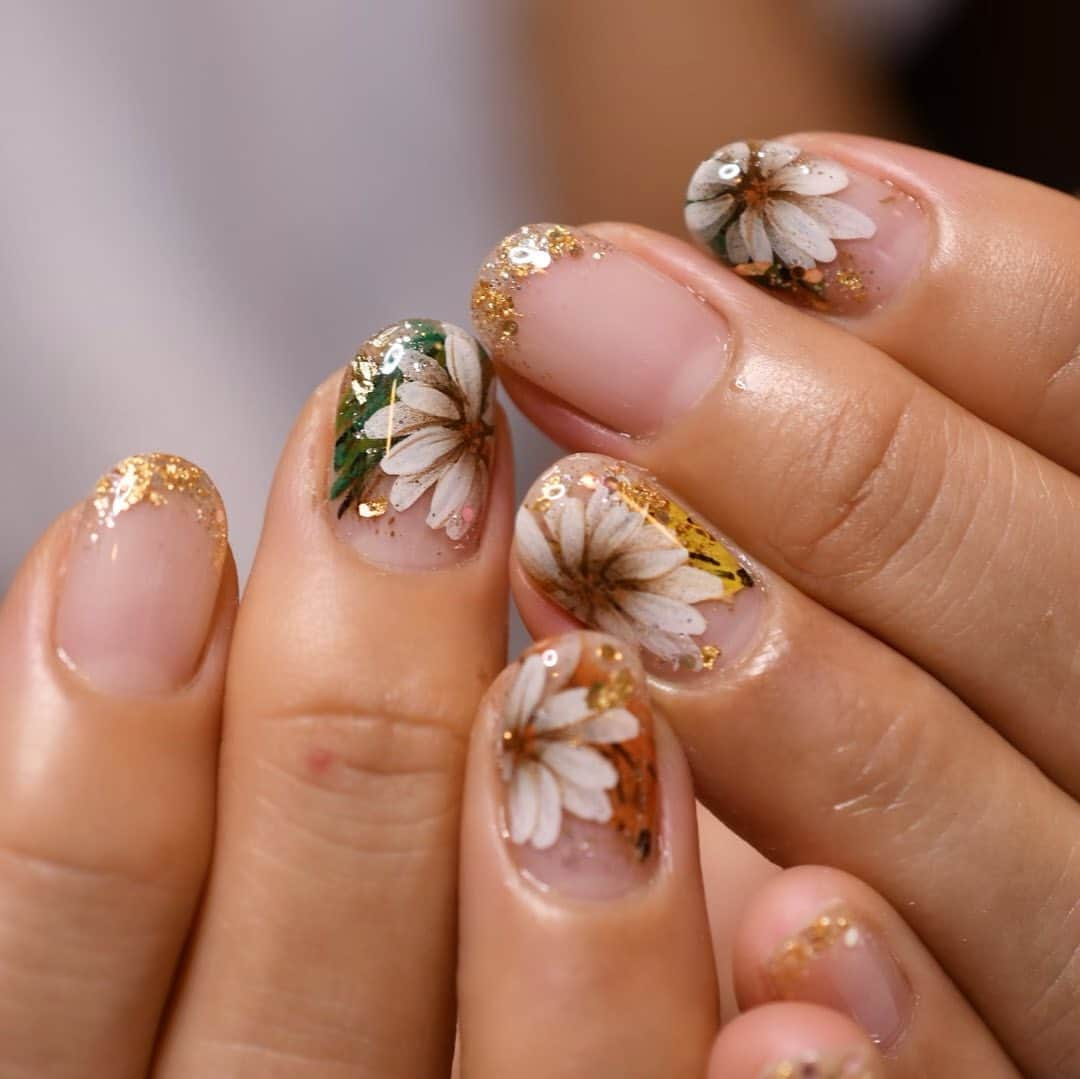 Yuka Maeda ::manicurelistさんのインスタグラム写真 - (Yuka Maeda ::manicurelistInstagram)「. . Salon data▼ ＝＝＝＝＝＝＝＝＝＝＝＝＝＝＝＝＝＝＝＝ . CADENAS -nail eyelash salon- ●Nail artist  @yuka.maeda  @yuki_cadenas ●eyelash　@cadenaseyelash  ゲストに愛と感動を…♡ . 【 LINE ＠cadenas 】 ご予約/お問い合わせはLINEよりお気軽に🤲 ▶︎▶︎#cadenasnail デザインアップしてます♡  price…★⭐︎Instagram特別キャンペーン中⭐︎★ . 「インスタ見たよ👀」と LINEからご予約で特別プライス7500円！！ . ※ご新規様限定 ※キャラクターや特殊なエレメント等のみ 別途料金いただく場合ございます🙇🏻‍♀️ . . price…初回8000円（オフ込み） access…大阪市北区堂山町16-1  中崎町駅  徒歩5分 /  梅田駅  徒歩6分 . tel… 06-4792-8617 ＝＝＝＝＝＝＝＝＝＝＝＝＝＝＝＝＝＝＝＝ . . .  #中崎町ネイルサロン #梅田ネイルサロン #大阪ネイルサロン #関西ネイルサロン #インスタネイル #instanails #instanail #トレンドネイル #ネイルサンプル #クリアネイルデザイン  #ネイルブック #オレンジネイル #ネイルチェンジ #今月のネイル #にゅーねいる #夏ネイル #エアーネイル  #ネイル大好き #フレンチネイル #ネイル部 #女子力向上委員会 #女子力 #女子力ネイル #アートネイル #ラメフレンチネイル #エアブラシネイル  #ナノソル #ナノソルcc  #ナノソル販売店大阪」8月23日 21時04分 - yuka.maeda