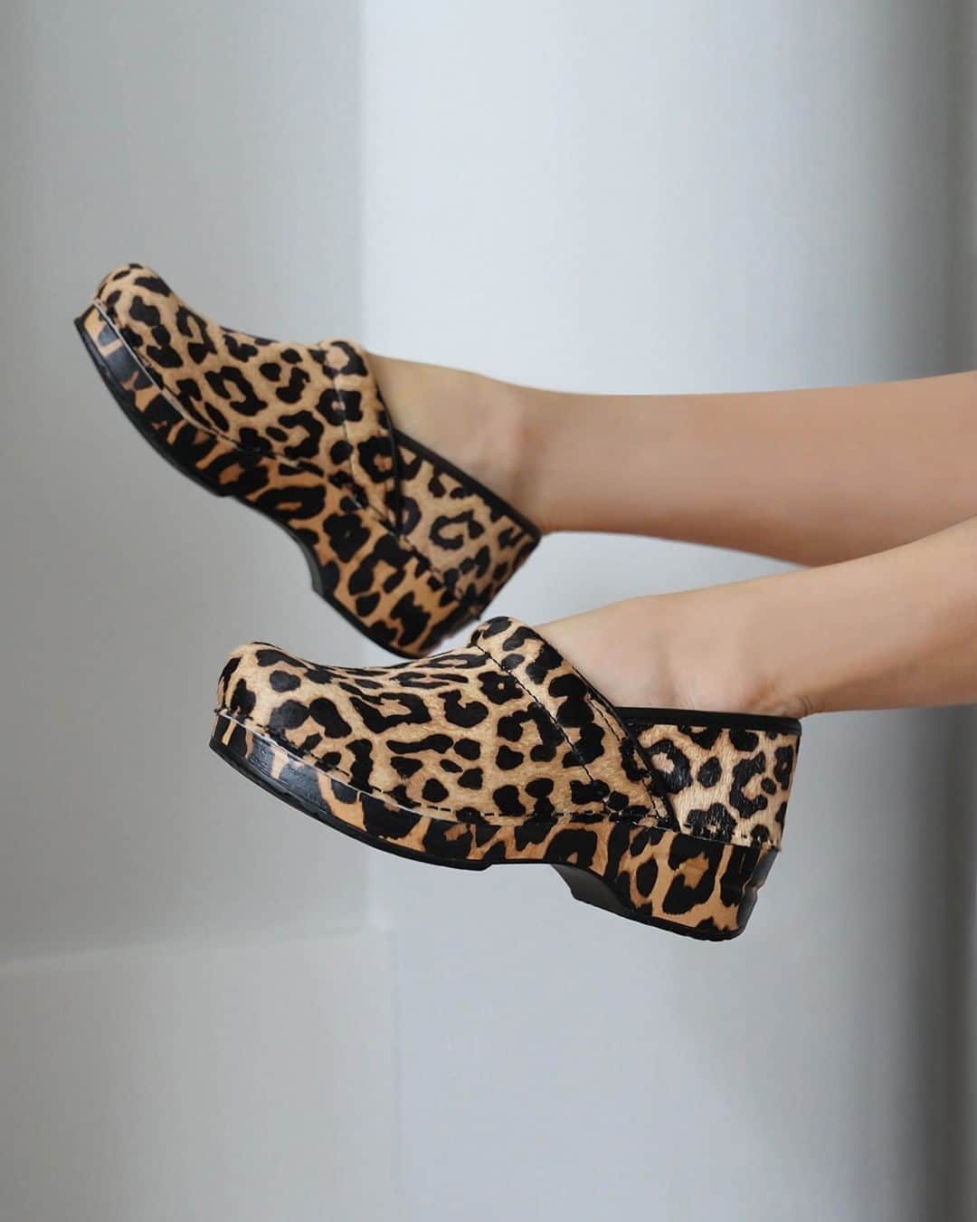 ダンスコのインスタグラム：「New styles you won’t want to miss are here! Shop new arrivals on our website now.」