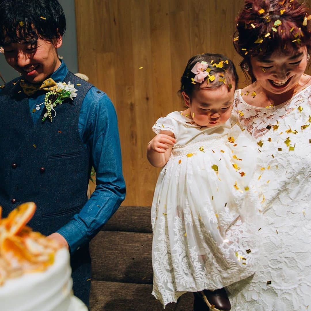 ARCH DAYS Weddingsさんのインスタグラム写真 - (ARCH DAYS WeddingsInstagram)「ウェディングのケーキカットに変わる演出をご紹介🕊﻿ ﻿ ケーキをコンフェッティで彩るバルーンバーストやワインブレンディングセレモニー、シャンパンタワーなどおしゃれで楽しいアイディアが沢山あります♩﻿ ﻿ 少し珍しい演出を探している花嫁さんはぜひチェックしてみてくださいね✨﻿ ﻿ ﻿ -----﻿ ﻿ ﻿ DIYコラムのモデルになってくれる方を大募集！﻿ ﻿ @archdays_weddings をフォロー＋ #archdays花嫁 をつけて投稿するだけで応募完了！﻿ ﻿ ARCH DAYSのプロフィールブックやウェルカムボードなど、DIYコラムのモデルさんとして、編集部からお声がけをさせていただきます🌼﻿ ﻿ 沢山のご応募お待ちしています♩﻿ ﻿ ﻿ -----﻿ ﻿ ﻿ ▽ARCH DAYSトップページはこちらから☑️﻿ @archdays_weddings﻿ プロフィールのリンクから👰🏻﻿ ﻿ ▽バースデー・ベビーシャワーなどの情報を見るなら💁🎉﻿ @archdays﻿ ﻿ ﻿ -----﻿ #archdays #archdays_wedding #アーチデイズ #アーチデイズウェディング #archdays花嫁 #ウェディングケーキ #ウェディングケーキデザイン #ウェディングケーキアイディア花 #ウェディングケーキ🎂 #ウェディングケーキ入刀 #ウェディングケーキ装飾 #ウエディングケーキ #ケーキ入刀 #演出 #結婚式演出 #ウェディング演出 #ウエディング演出 #演出アイデア #演出迷子 #演出アイテム #結婚式演出アイテム #結婚式演出アイデア #ブライダル演出 #プレ花嫁 #卒花嫁 #卒花嫁レポ﻿ -----」8月23日 21時01分 - archdays_weddings