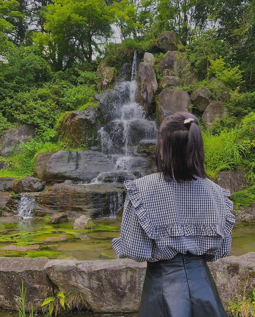 黒江心温さんのインスタグラム写真 - (黒江心温Instagram)「・ 滝を眺めるわたし。 ・ 自然ってやっぱりいいよね🥰 ・ ・ ・ #こはるん #るんてぃーず #Popteen #レギュモ5期生 #自然 #滝」8月23日 21時13分 - koharun_586
