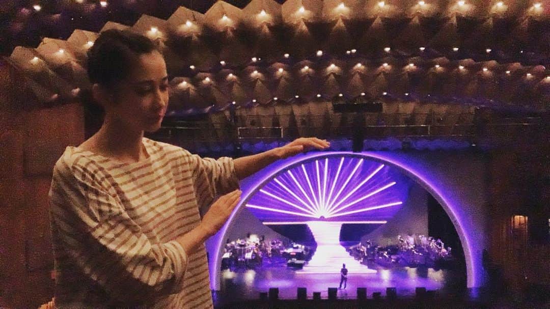 大月さゆのインスタグラム：「#帝劇コン﻿ C Programの初日でした❗️﻿ ありがとうございました😊﻿ ﻿ セットリストを知っていても実際通してみるとA B Cが全然違うカラーで、どれも想像を超えてくる✨✨✨﻿ ﻿  今日もお客様の存在と拍手と👏 キャストの皆さんの輝きと﻿ 楽しすぎるMCトークと スタッフさんの深い心遣いと支えから﻿ すぺっしゃるパワーをいただきました😭ありがとうございました！﻿！ ﻿ コンサートも残り2日🥺 明日も良い一日にします！﻿ ﻿ ﻿ #写真は帝劇ひとり遊びより﻿ #遠近方で何かできないかと取り組んだ結果﻿ #作品名﻿ #帝劇の巨人﻿ ﻿」
