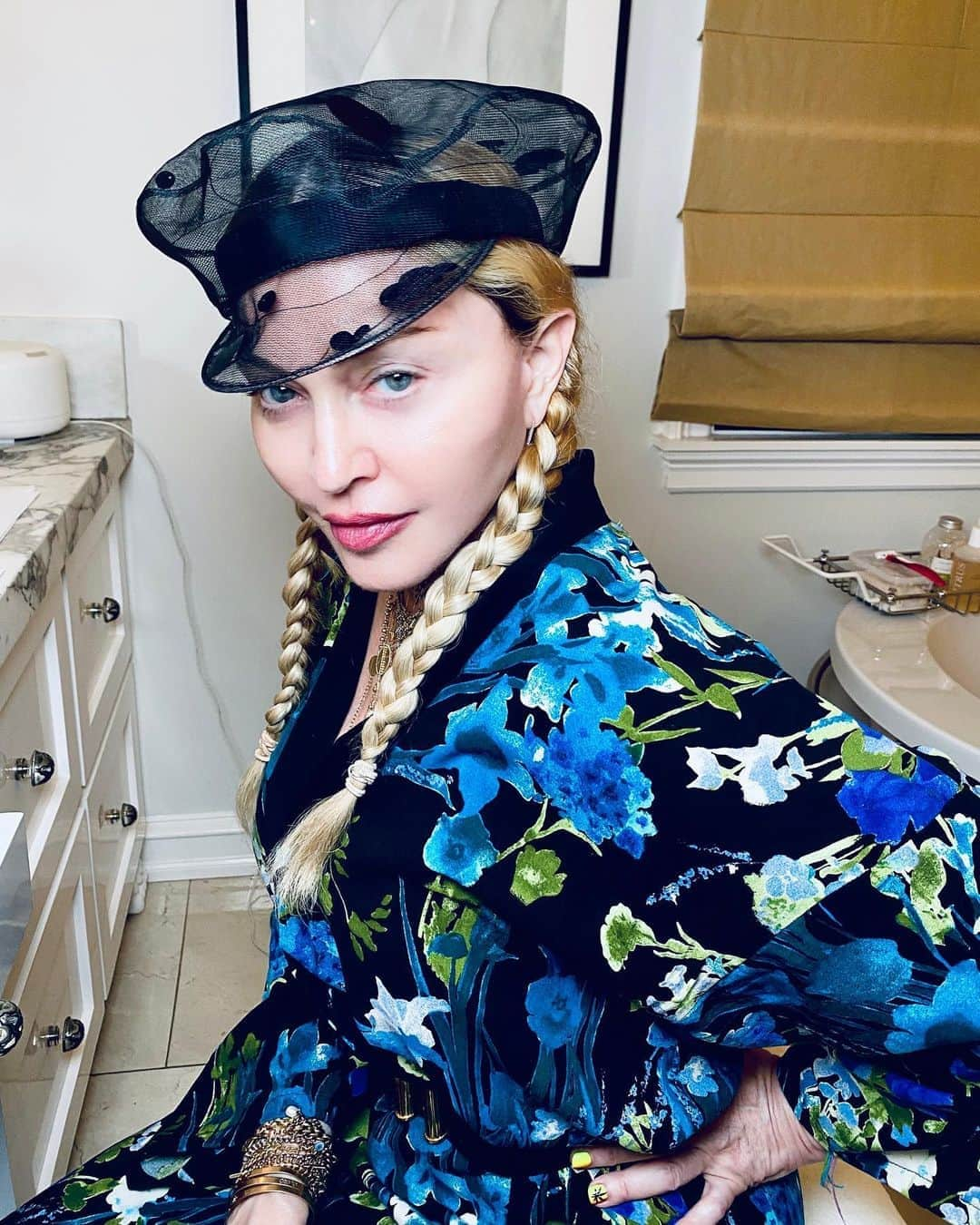 マドンナさんのインスタグラム写真 - (マドンナInstagram)「Captain of Sunday............🧢 thank you @soheyheyhey for my beautiful kimono 👘」8月24日 8時04分 - madonna