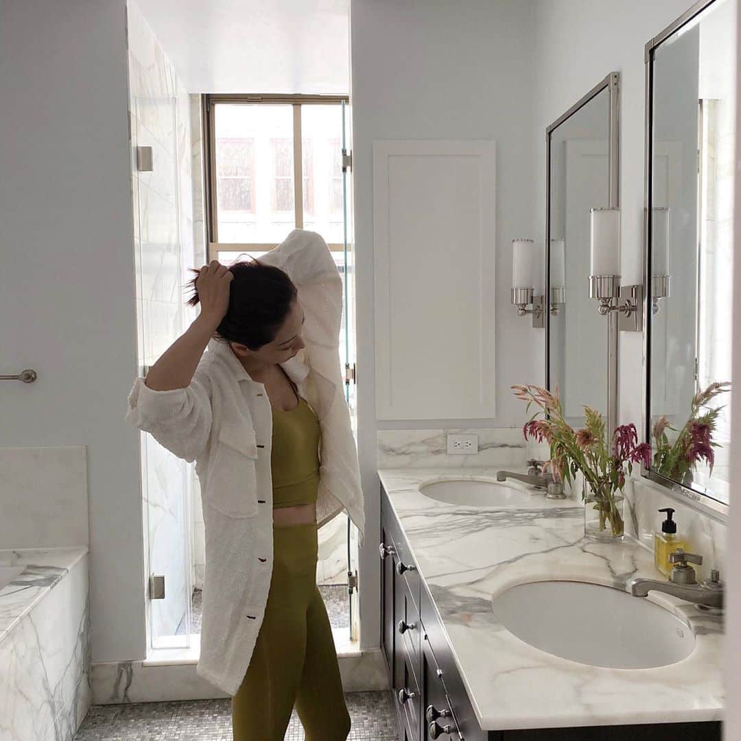 のインスタグラム：「Back to ordinary Nikeのトレーニングウェア着心地抜群 #ordinary #days  #nyc #yogawear #nike #nikewomen  #sunday #newyork  #ニューヨーク暮らし　#ニューヨークママ#海外生活　#海外移住　#ニューヨーク」