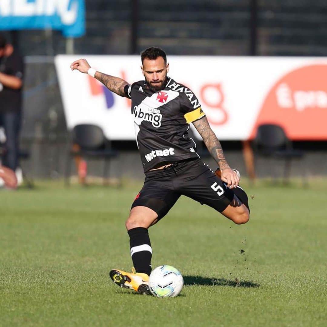 レアンドロ・カスタン・ダ・シウバさんのインスタグラム写真 (レアンドロ・カスタン・ダ・シウバInstagram)「Seguimos