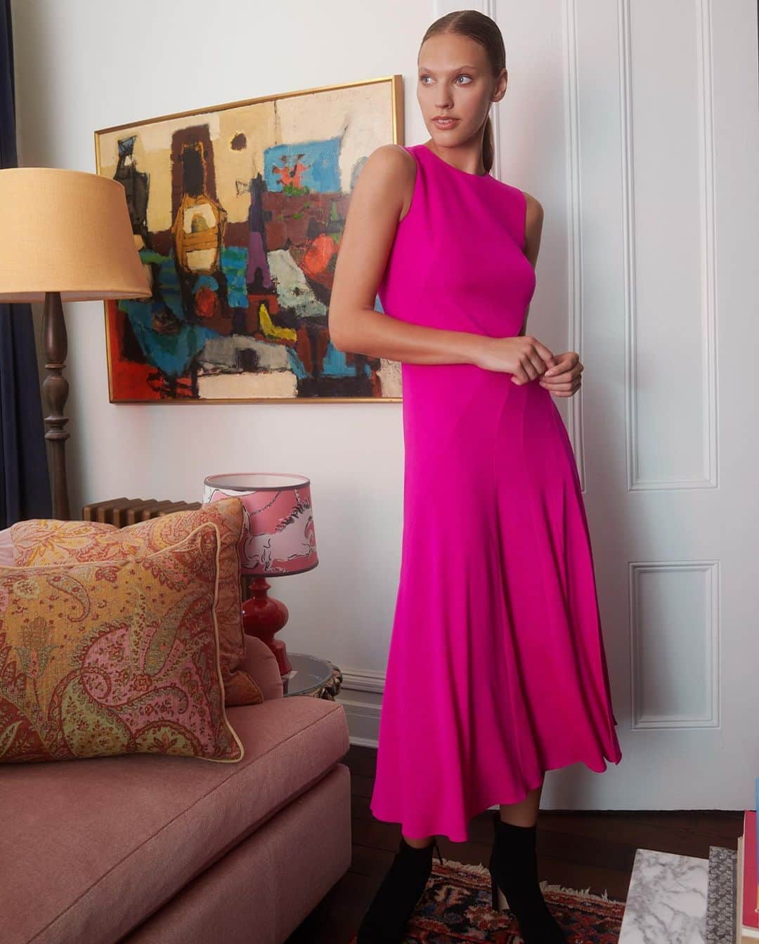 Saks Fifth Avenueのインスタグラム：「Fuchsia for fall. Yes, please. @akrisofficial knows how to add a pop of color. #SaksStyle」