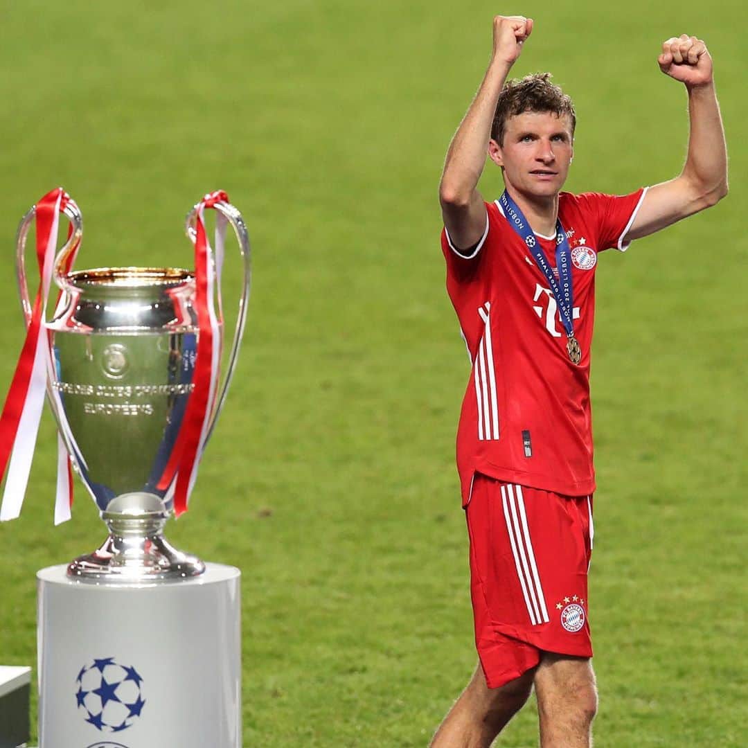 トーマス・ミュラーのインスタグラム：「Ende gut, alles gut! 😀🏆 #ucl #fcbayern #uclfinal #winner #fcbpsg #miasanmia #esmuellert #triple」