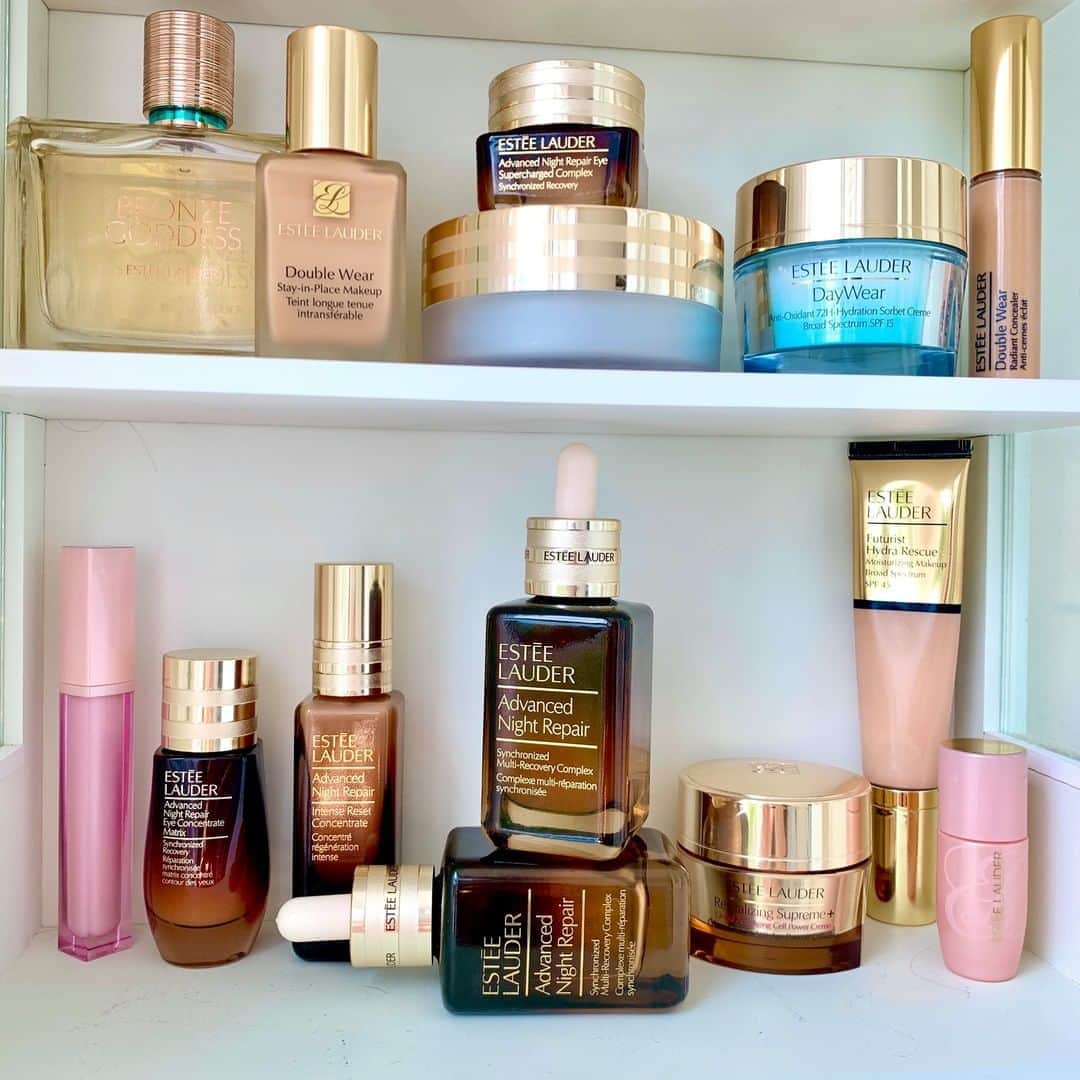 のインスタグラム：「NEW #AdvancedNightRepair takes center stage in #EsteeTeam @llbeautytips' beauty cabinet! Have you added this NEW superstar #serum to your lineup? 🌟 Join #GenerationANR and tag us in your shelfies for a chance to be featured!   #regram: #EsteeTeam @llbeautytips」