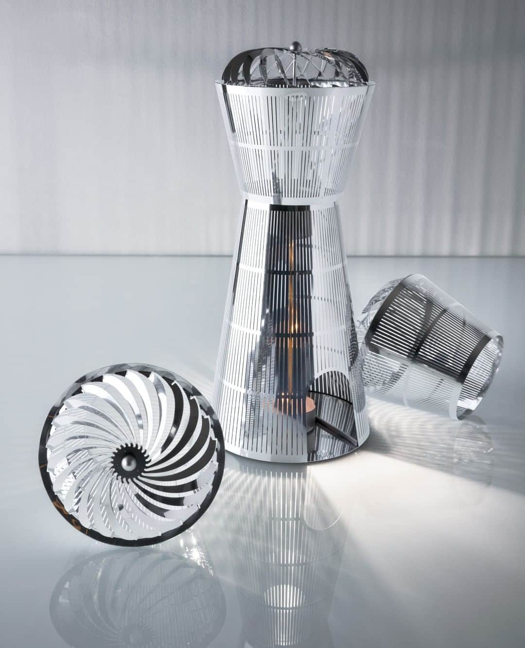 トム ディクソンさんのインスタグラム写真 - (トム ディクソンInstagram)「The ultimate scent diffuser.⁠ ⁠ CAGE is a candle-powered table top turbine, engineered to diffuse, accelerate and quickly propel fragrances to all parts of your interior. ⁠ ⁠ Manufactured from finely etched stainless steel, this ingenious and original kinetic product is both magical and functional. ⁠ ⁠ Using a single tea light that both warms the scented oil and spins the inbuilt fan, we have created an innovative slow-tech response to the plastic electronic diffusers that increasingly saturate the market.⁠ ⁠ Head to our link in bio to explore our selection of extraordinary stainless steel objects. ⁠ ⁠ ⁠ ⁠ #tomdixon #tomdixonCAGE #materials #interior #stainlesssteel #design #interiordesign #diffusers #homedecor #inspiration⁠」8月23日 23時01分 - tomdixonstudio